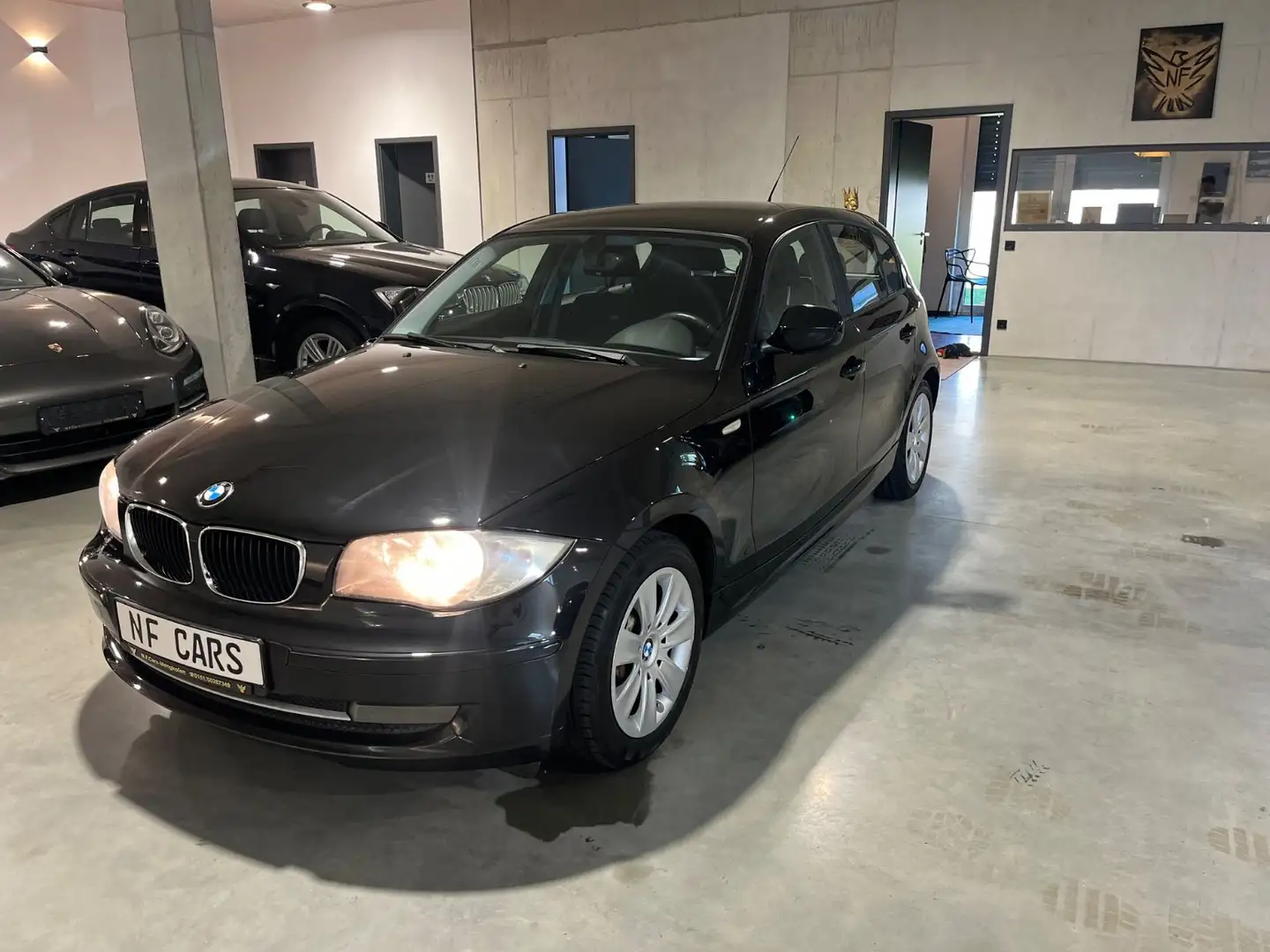 BMW 116 i Limo 1.Hand,SH-gepfl bei BMW,SHZ,Klimaauto Noir - 1