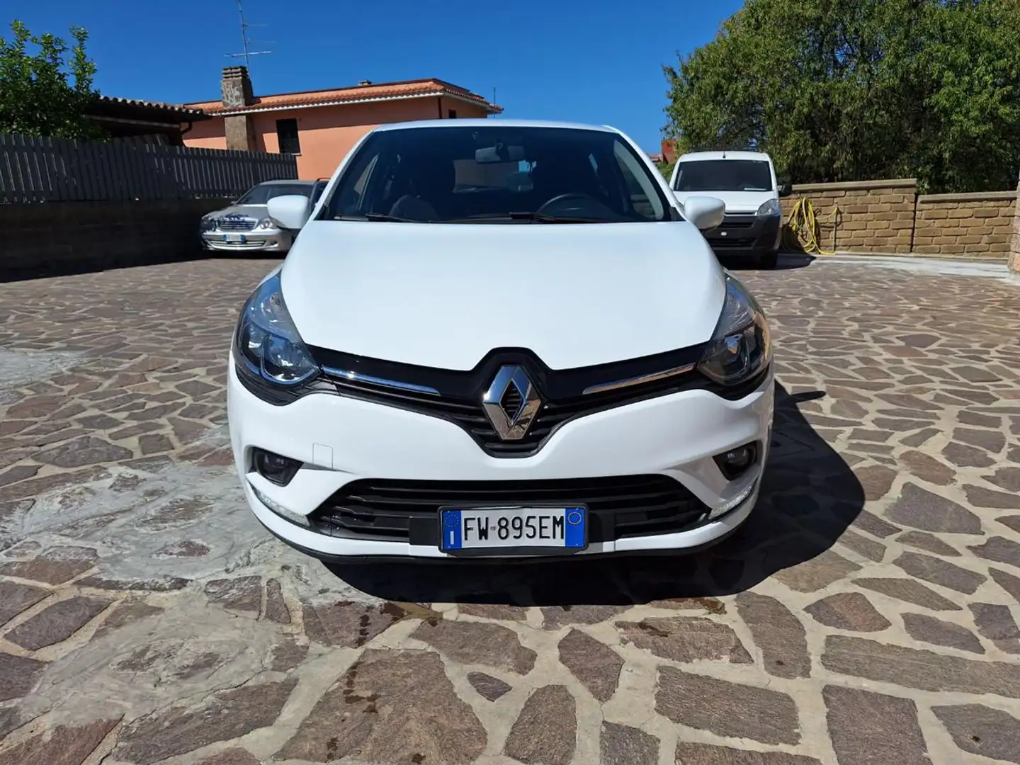Renault Clio dCi 8V 75 CV 5 porte Moschino Zen Bianco - 2