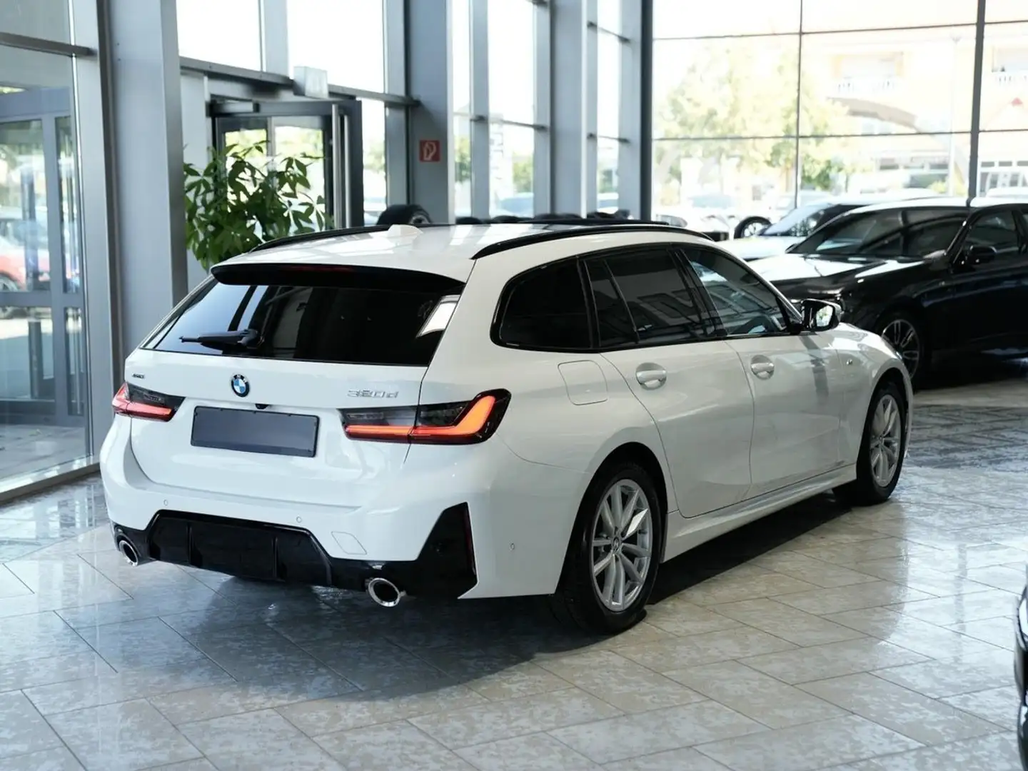 BMW 320 d xDrive Touring M Sport Bianco - 2