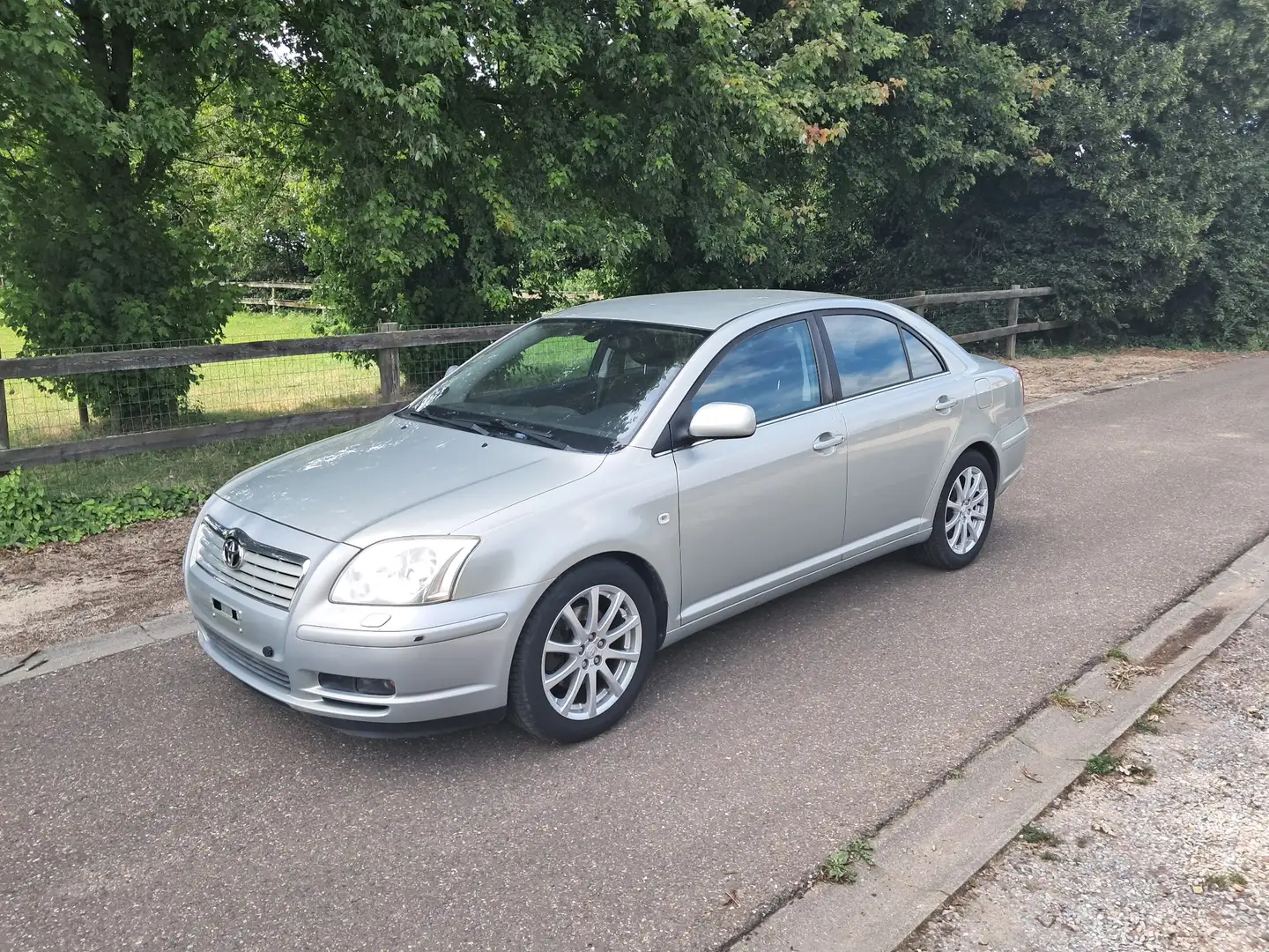 Toyota Avensis 2.4i VVT-i 16v D4 Linea Sol - 2