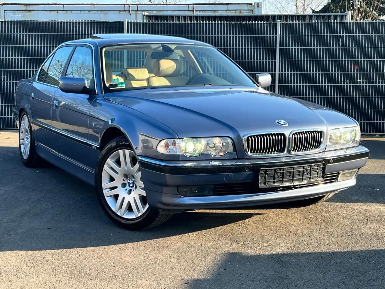 BMW 728