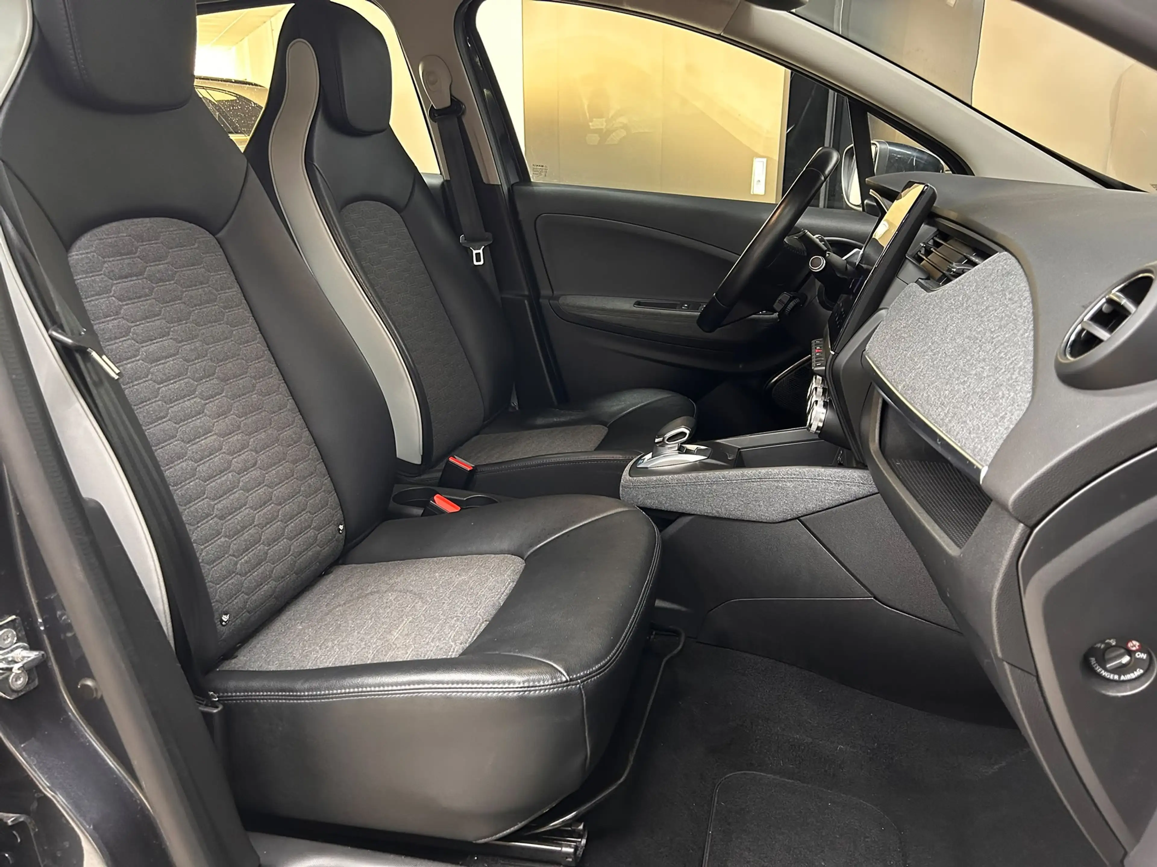 Renault ZOE Intens BATTERIE INCLUS+NAV+KAM+VIRTU+SHZ+TEM — photo 10