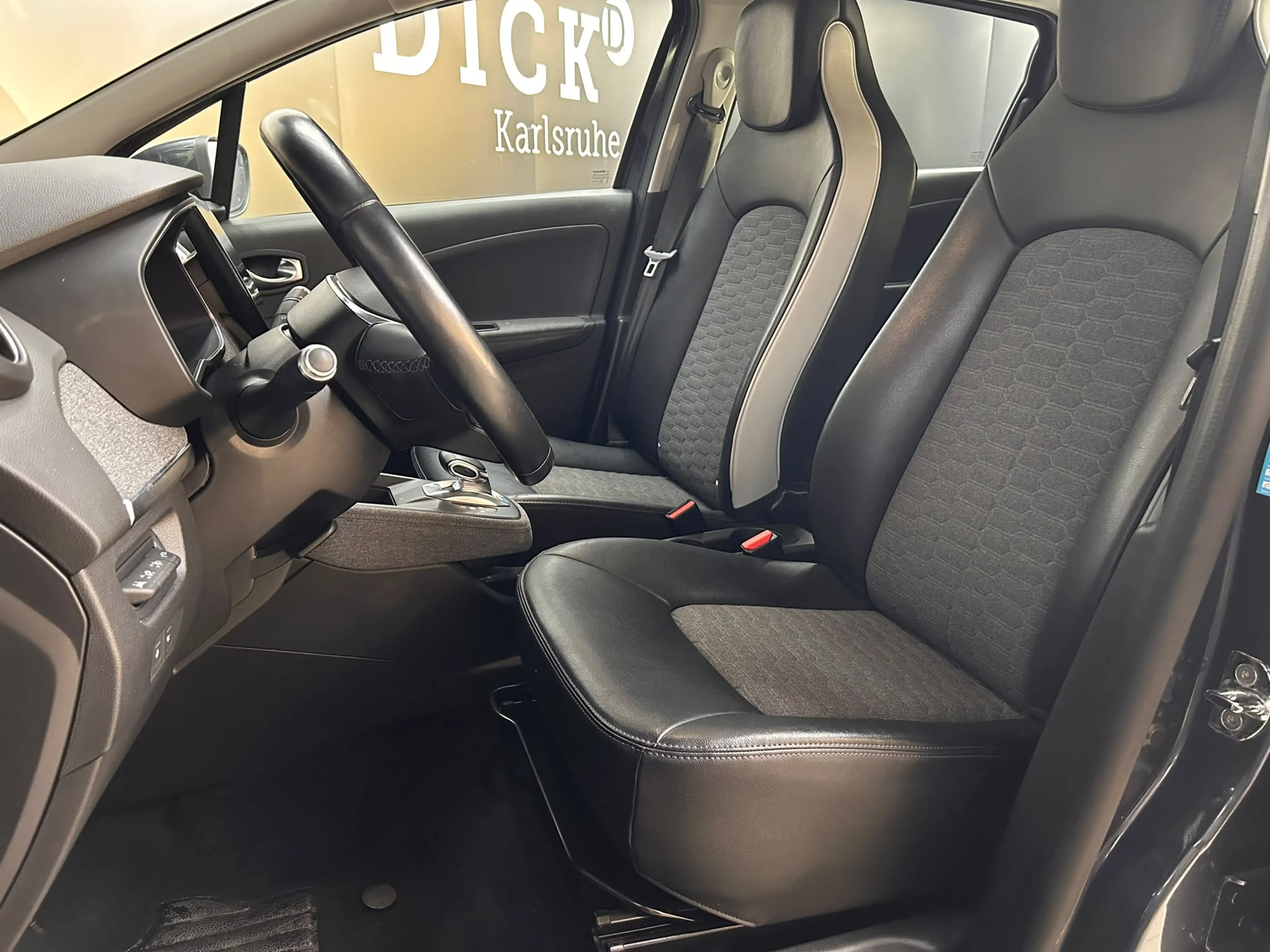 Renault ZOE Intens BATTERIE INCLUS+NAV+KAM+VIRTU+SHZ+TEM — photo 9