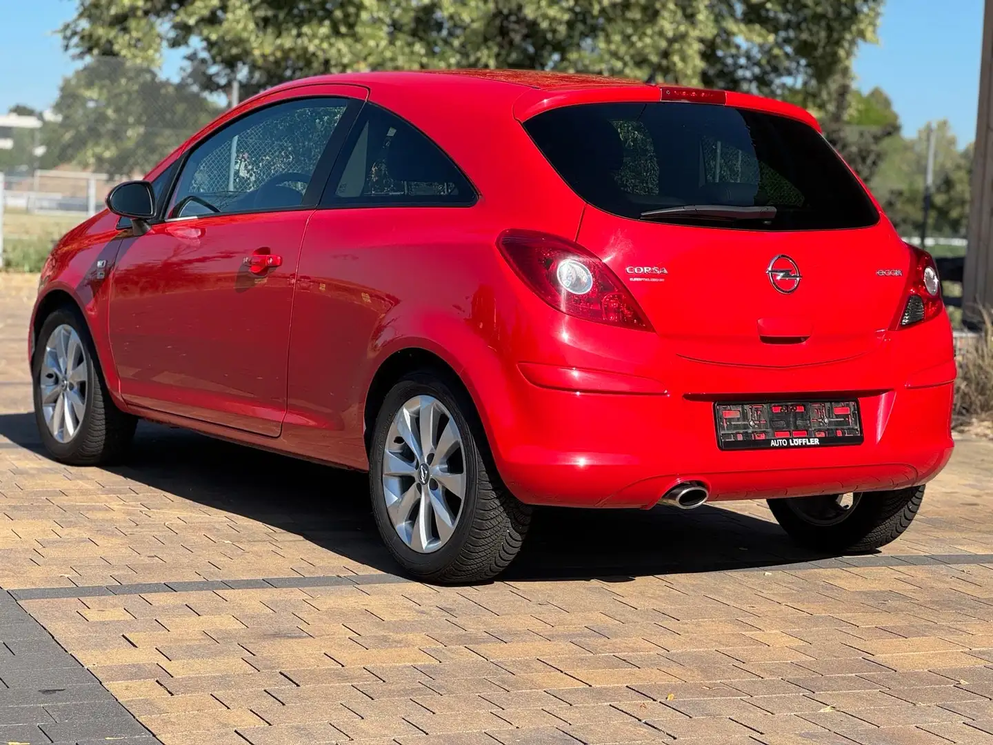 Opel Corsa 1.2 16V ecoFLEX Start-Stop 150 Jahre Rouge - 2
