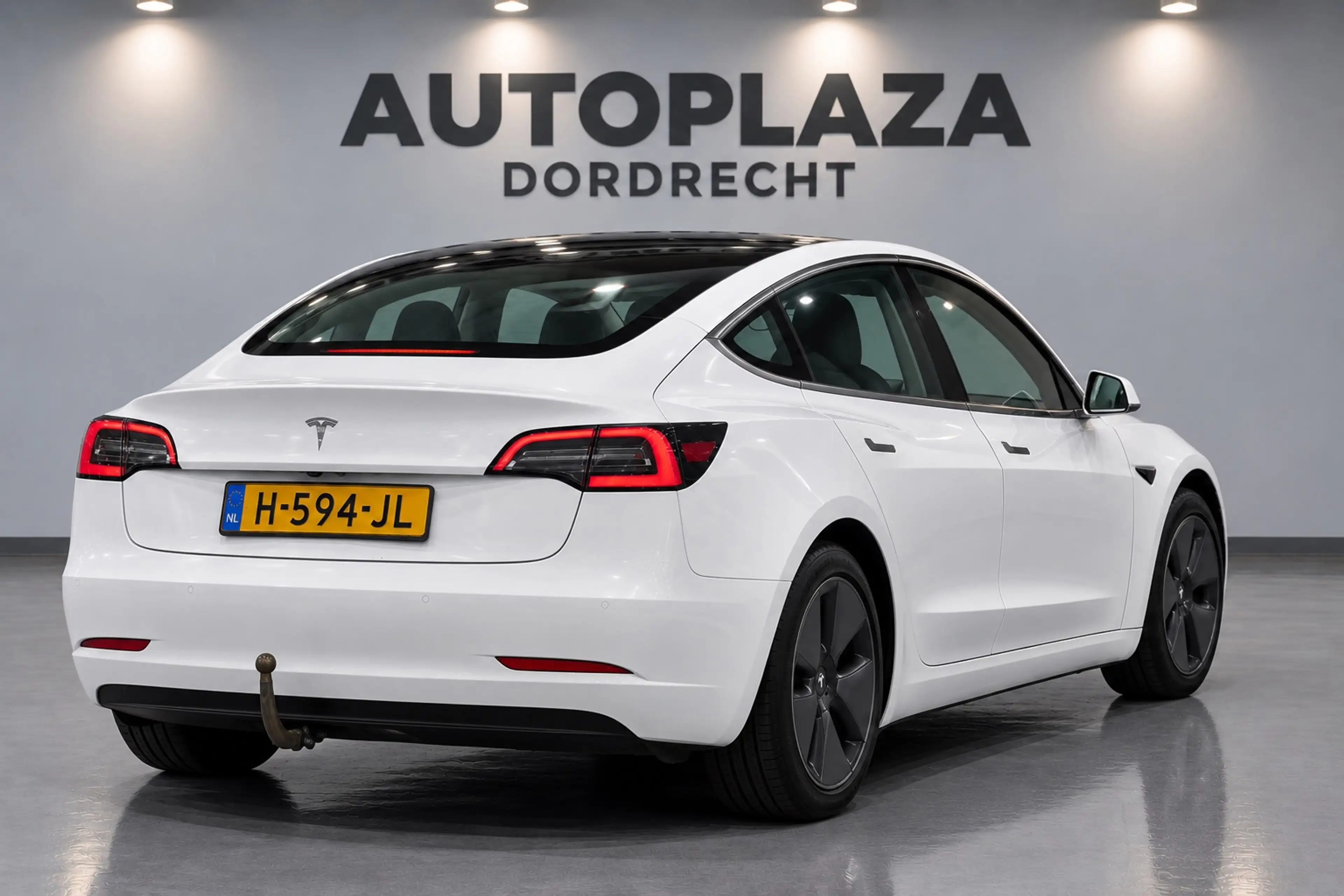 Tesla Model 3 Standard RWD Plus 60 kWh — photo 6