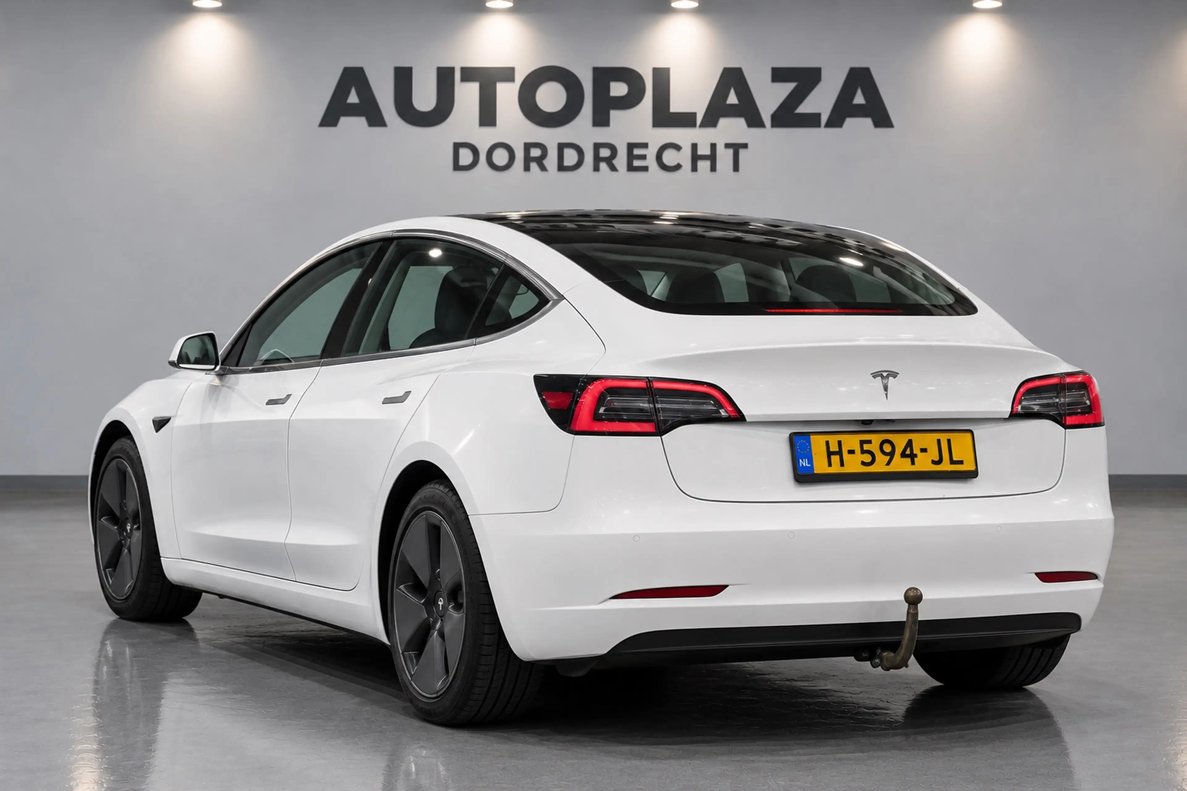 Tesla Model 3 Standard RWD Plus 60 kWh — photo 8