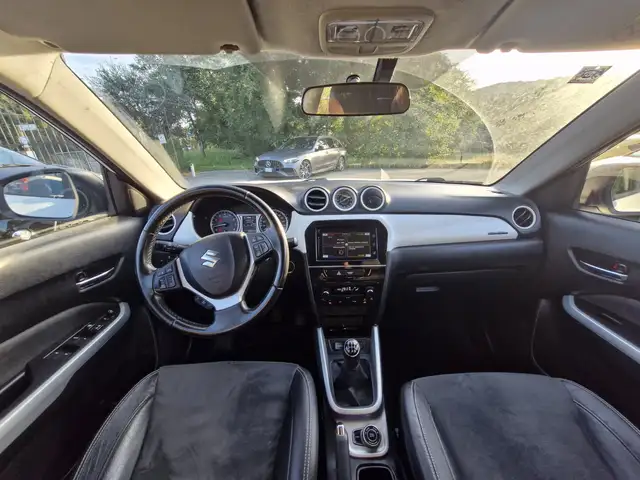 Suzuki Vitara view 10