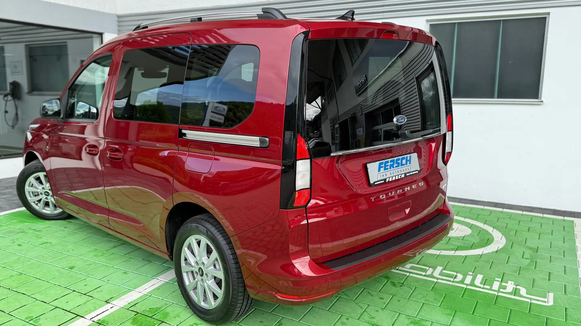 Ford Tourneo Connect TDCi Titanium 4x4 mit Freisprech, 16" LM uvm Rot - 2