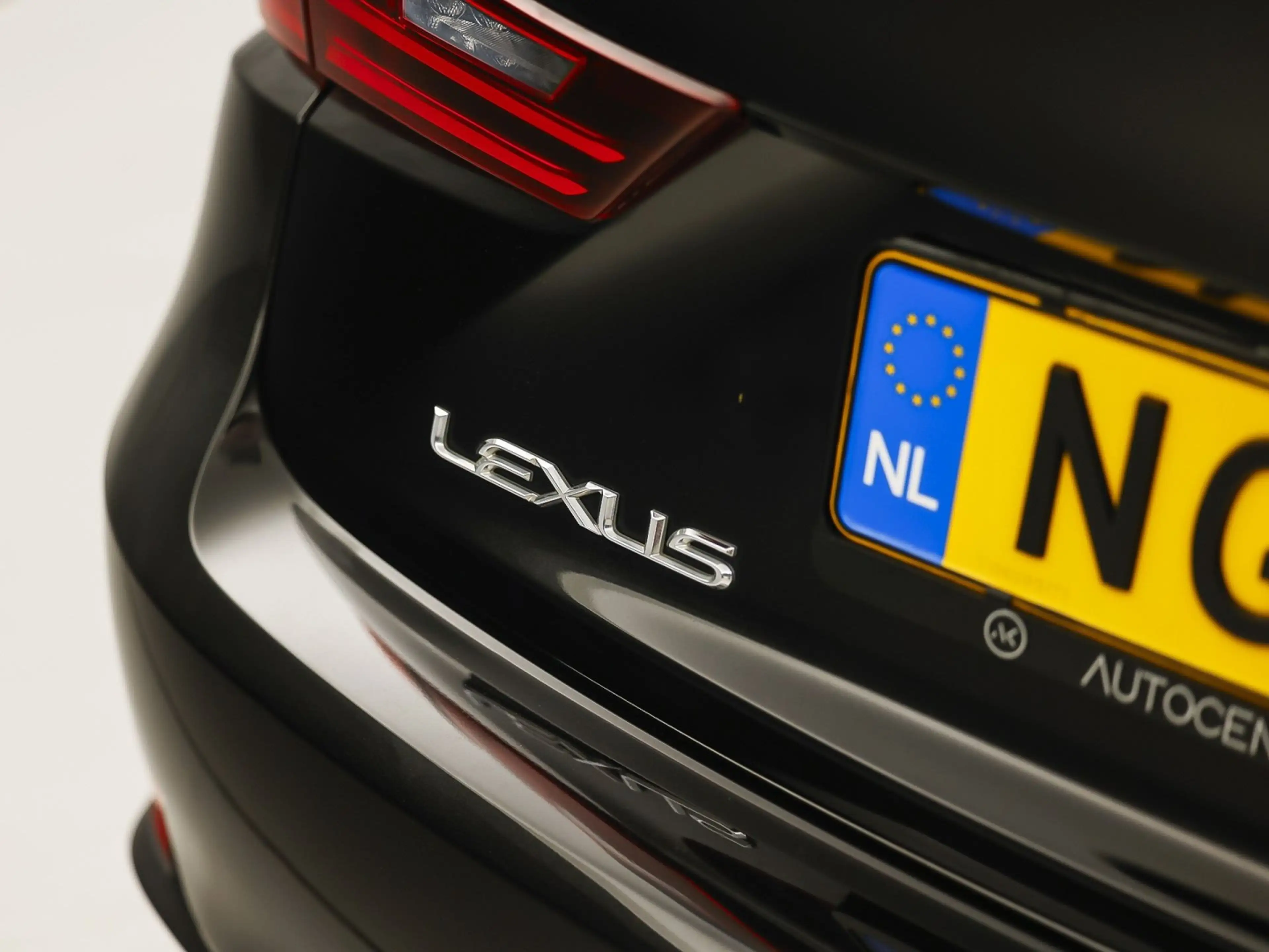 Lexus IS 300 300h Hybrid Business Sport Automaat 223Pk (NAVIGAT — photo 32