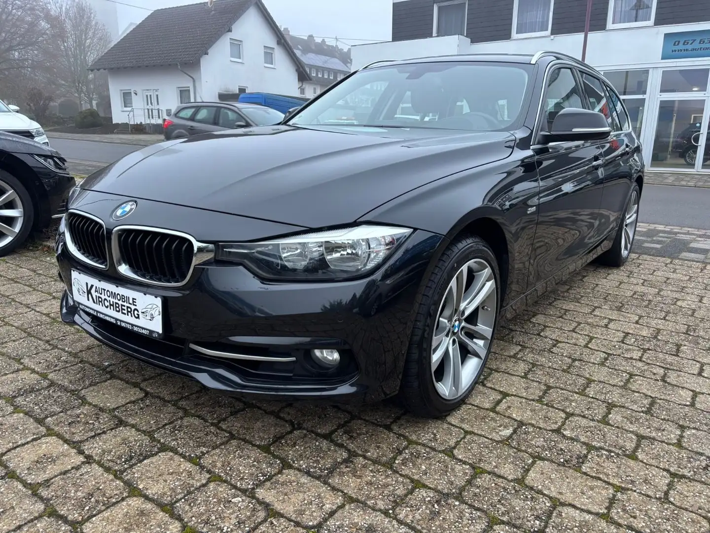 BMW 330 3 Touring 330 d xDrive Sport Line Automatik+ Schwarz - 1