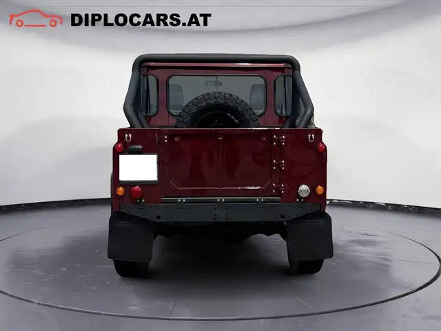 Land Rover Defender view 4