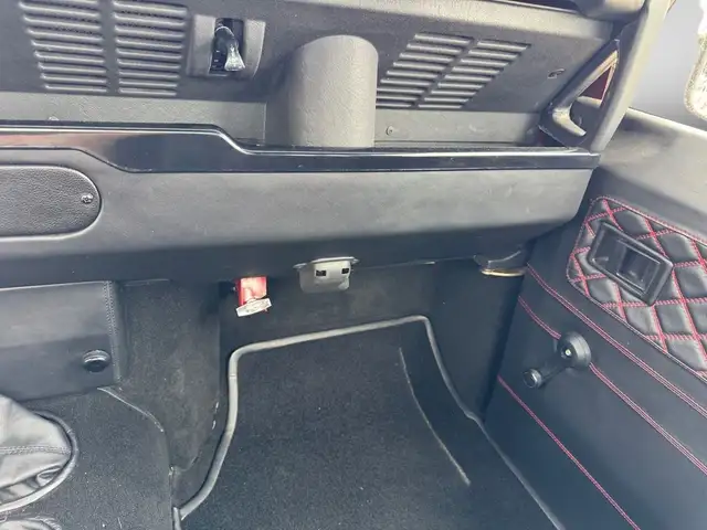 Land Rover Defender view 14