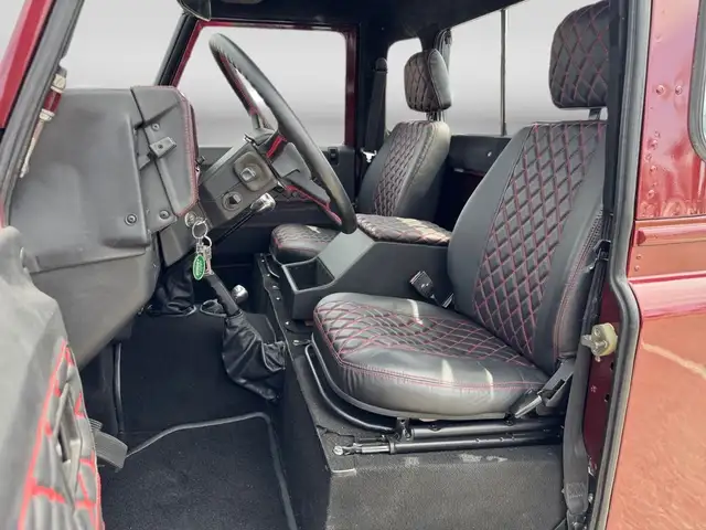 Land Rover Defender view 9