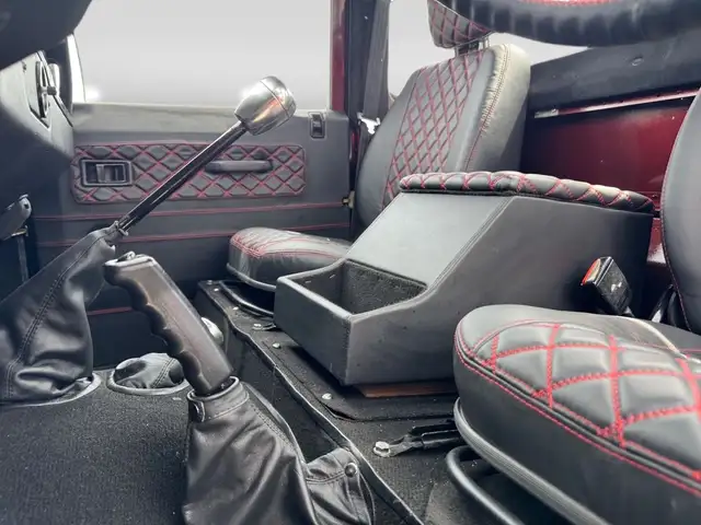 Land Rover Defender view 10