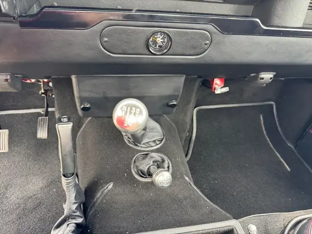 Land Rover Defender view 13