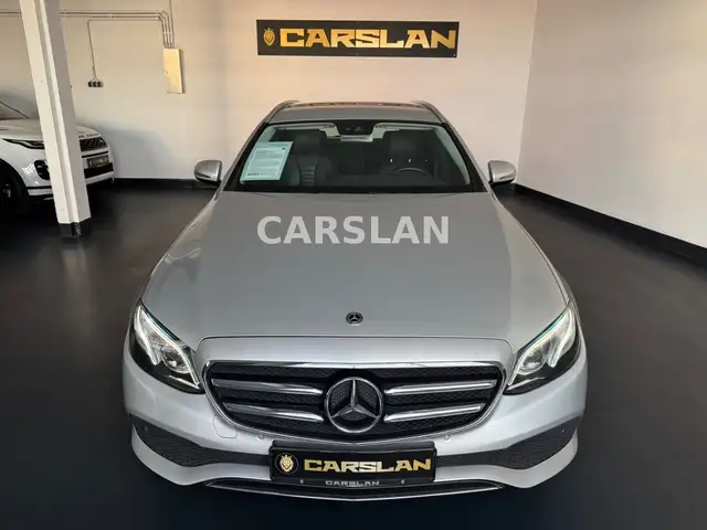 Mercedes-Benz E-Class view 3
