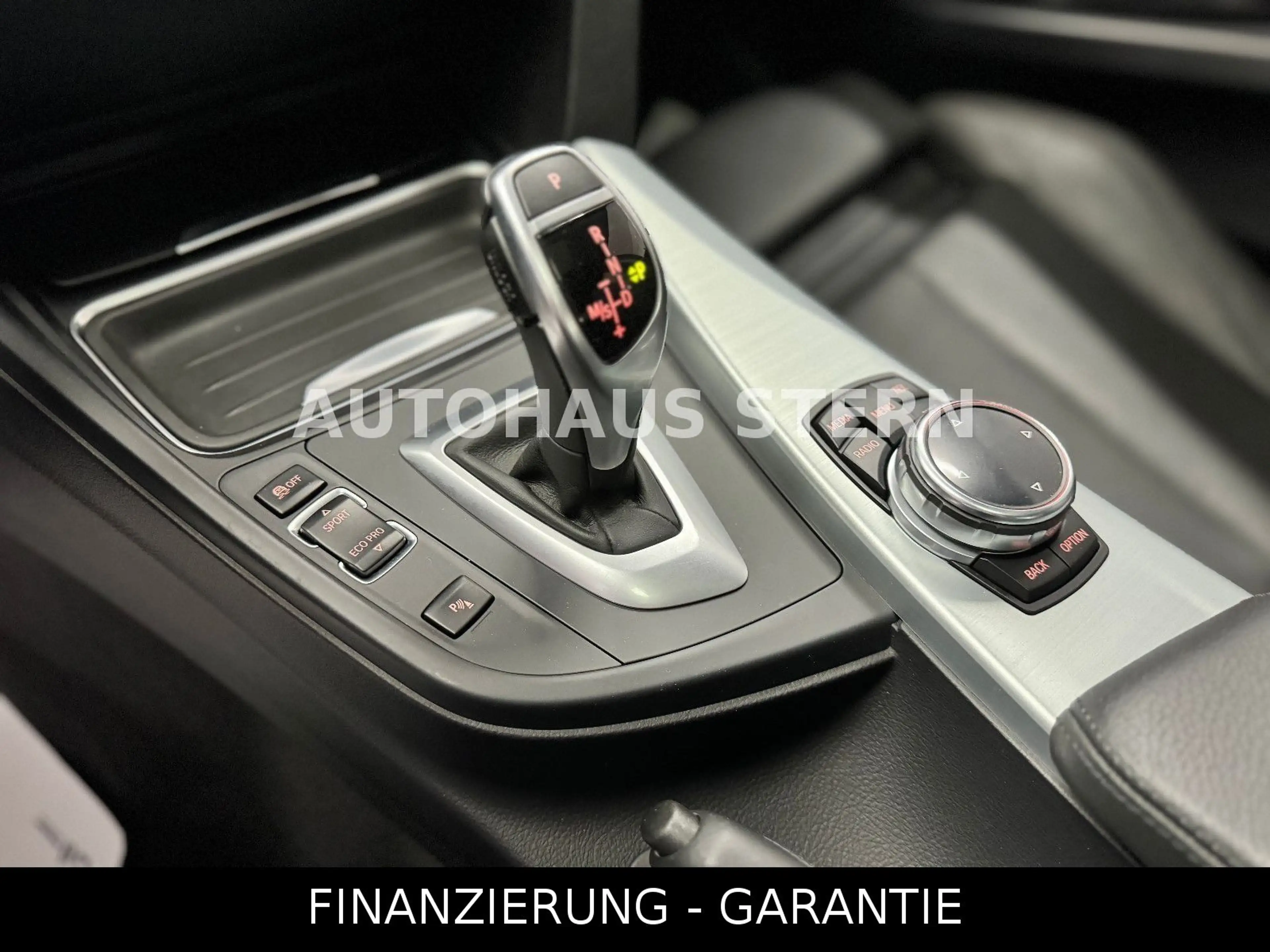 BMW 335 i xDrive Limousine HUD Schiebedach Tempomat — photo 15