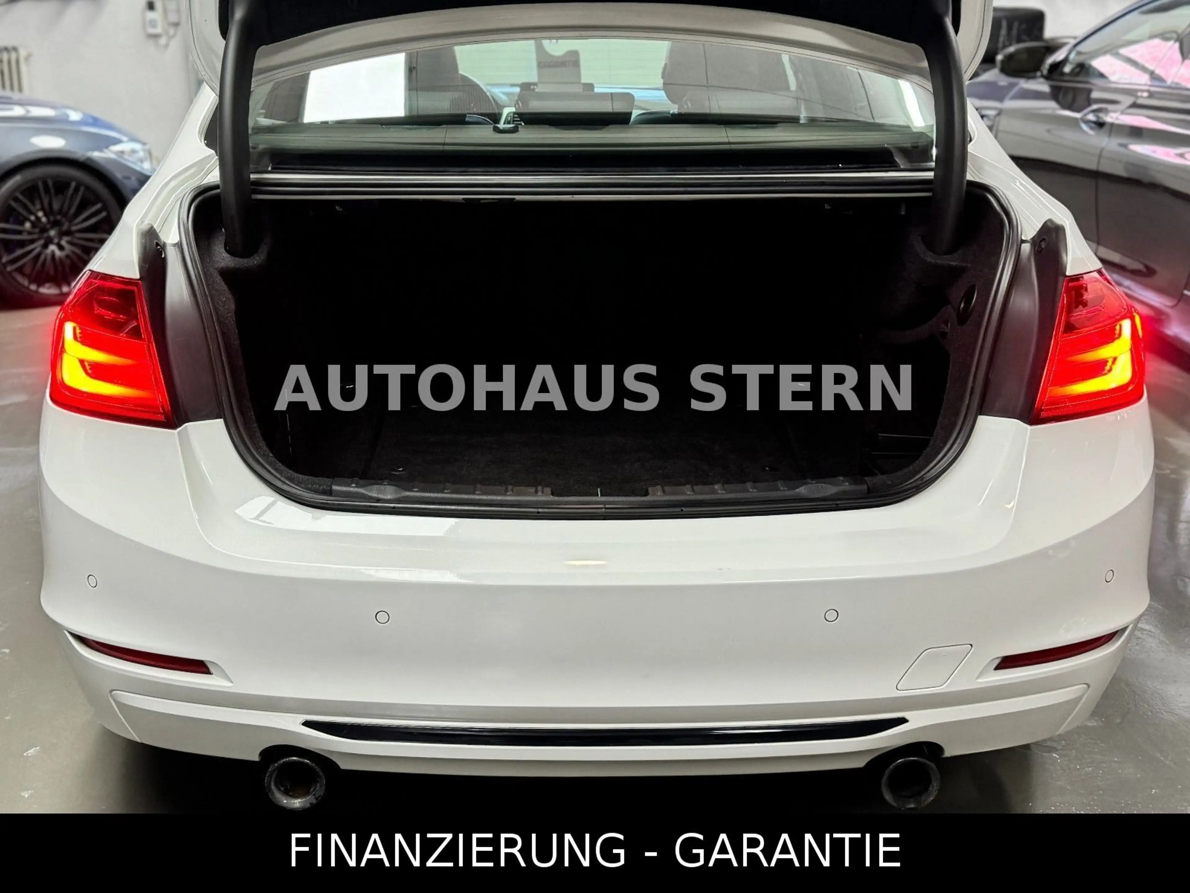 BMW 335 i xDrive Limousine HUD Schiebedach Tempomat — photo 9