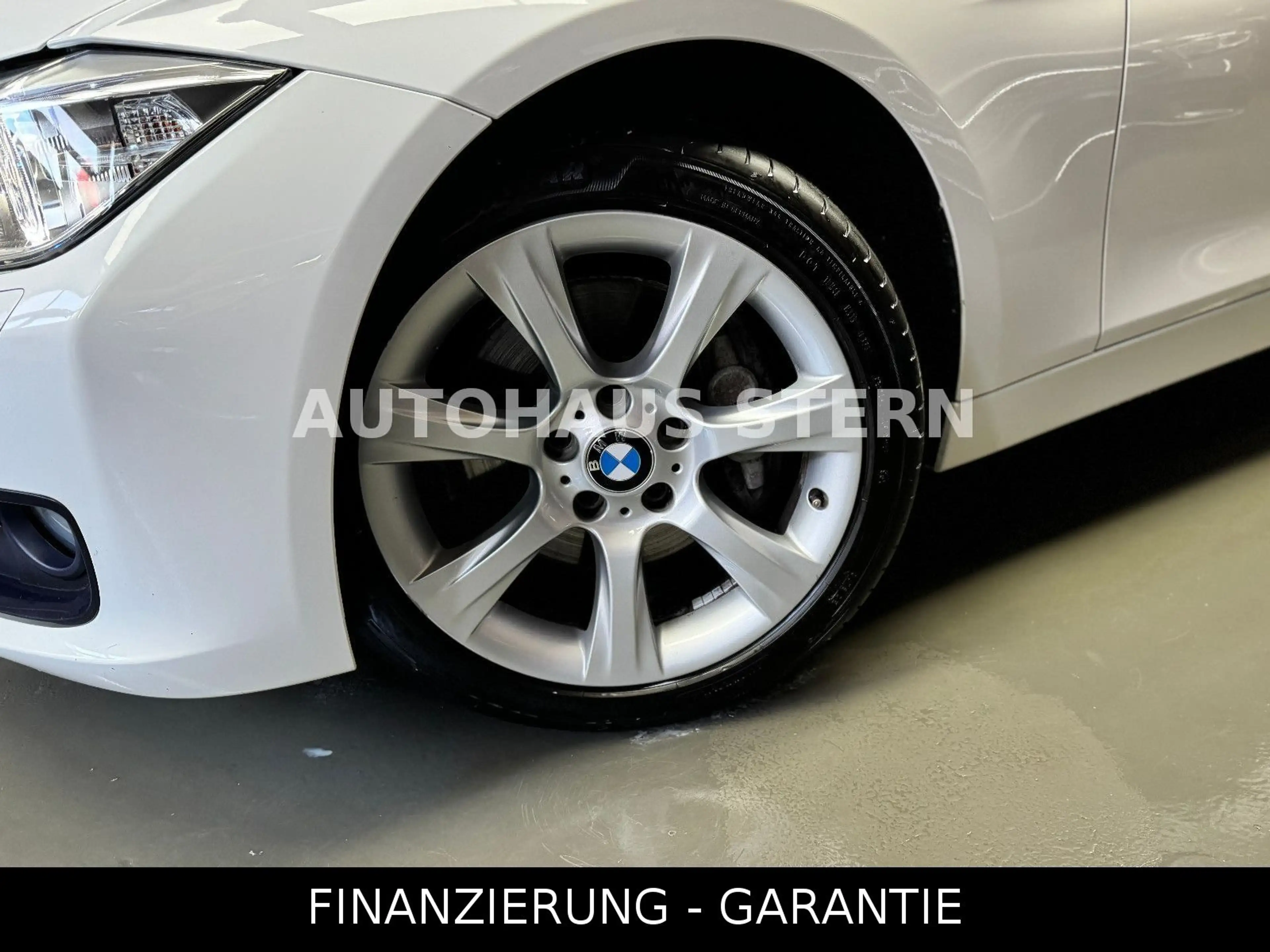 BMW 335 i xDrive Limousine HUD Schiebedach Tempomat — photo 4