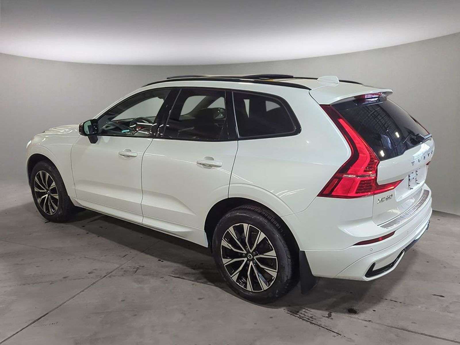 2024 Volvo XC60 B5 CORE; AWD,LEATHER,PANORAMIC SUNROOF, SMART KE alt 4
