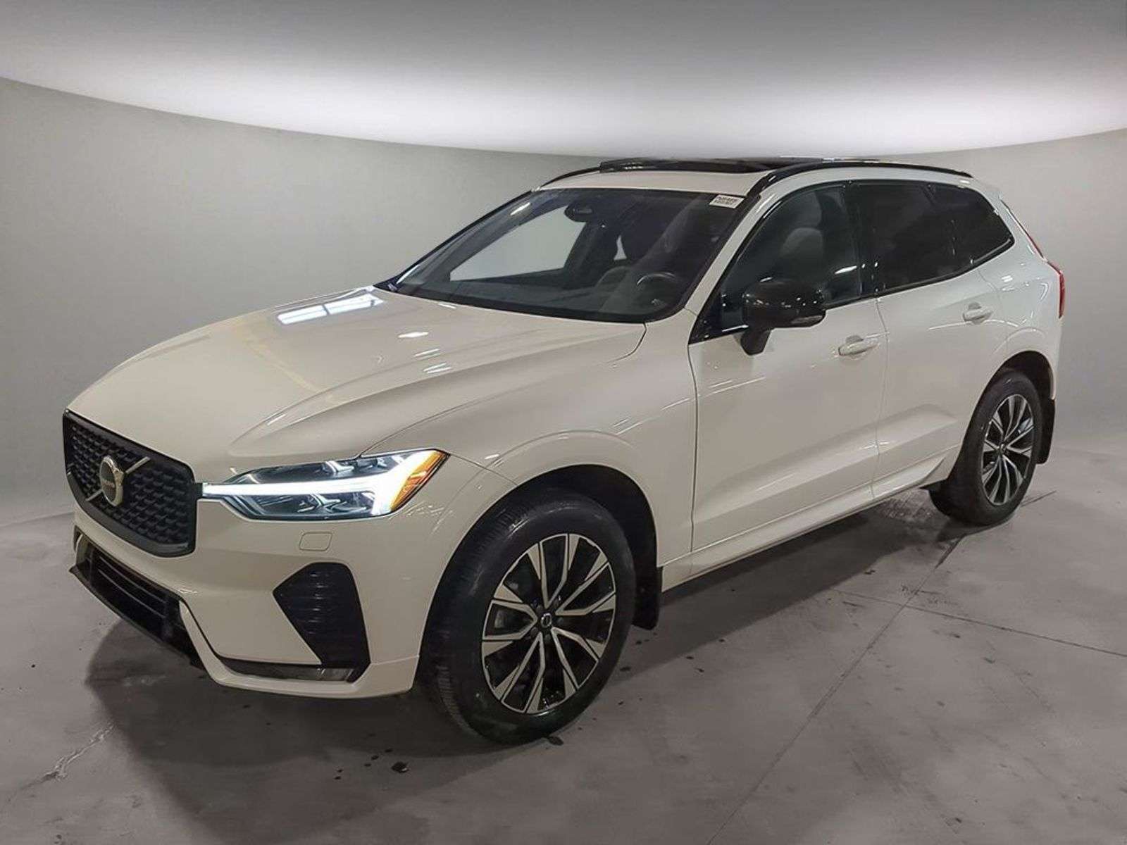 2024 Volvo XC60 B5 CORE; AWD,LEATHER,PANORAMIC SUNROOF, SMART KE