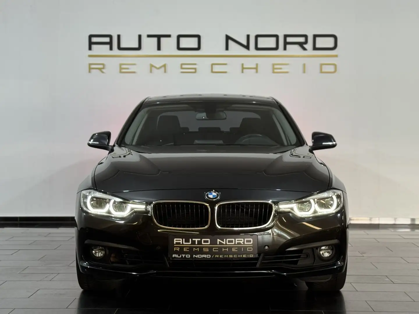 BMW 318 i*Tempomat*LED*DSC*AUX*PDC*GARANTIE*NAVI* Schwarz - 2