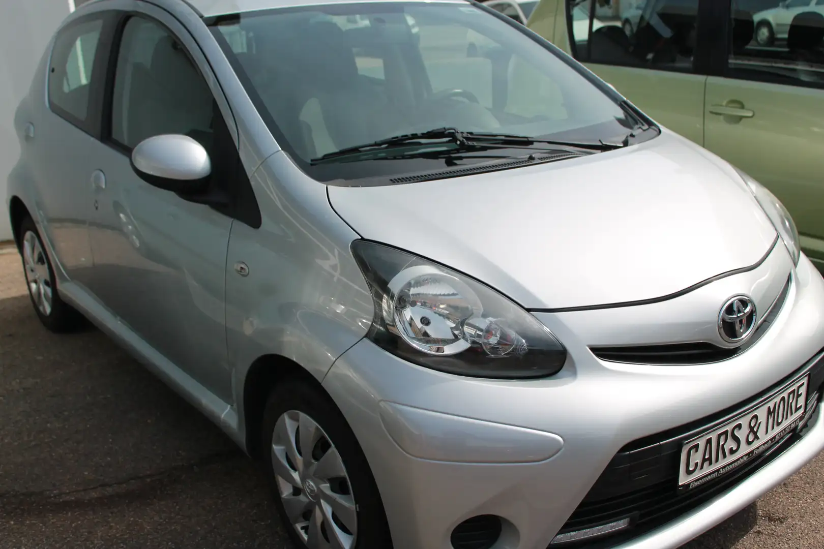 Toyota Aygo Cool Silber - 2