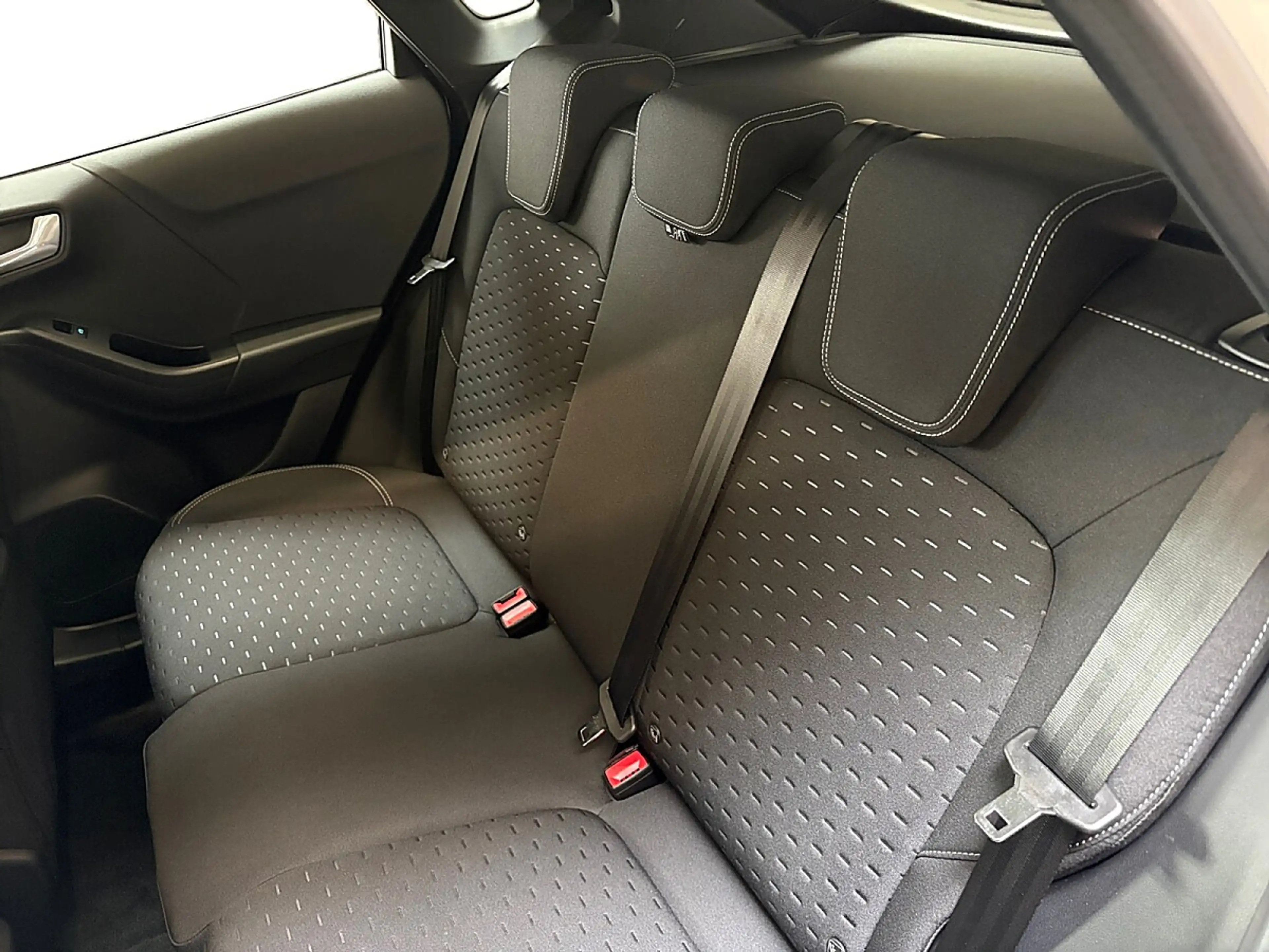 Ford Puma 1,0 EcoBoost Hybrid Titanium — photo 13