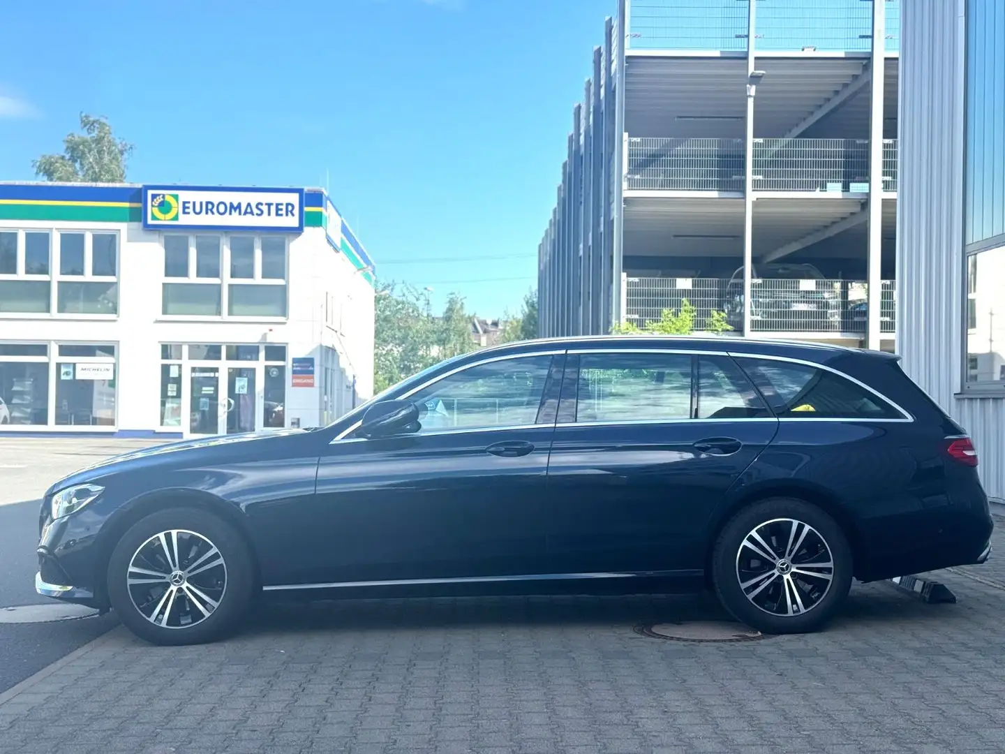 Mercedes-Benz E 300 d T 4Matic Distronic Widescreen Burmester Bleu - 1