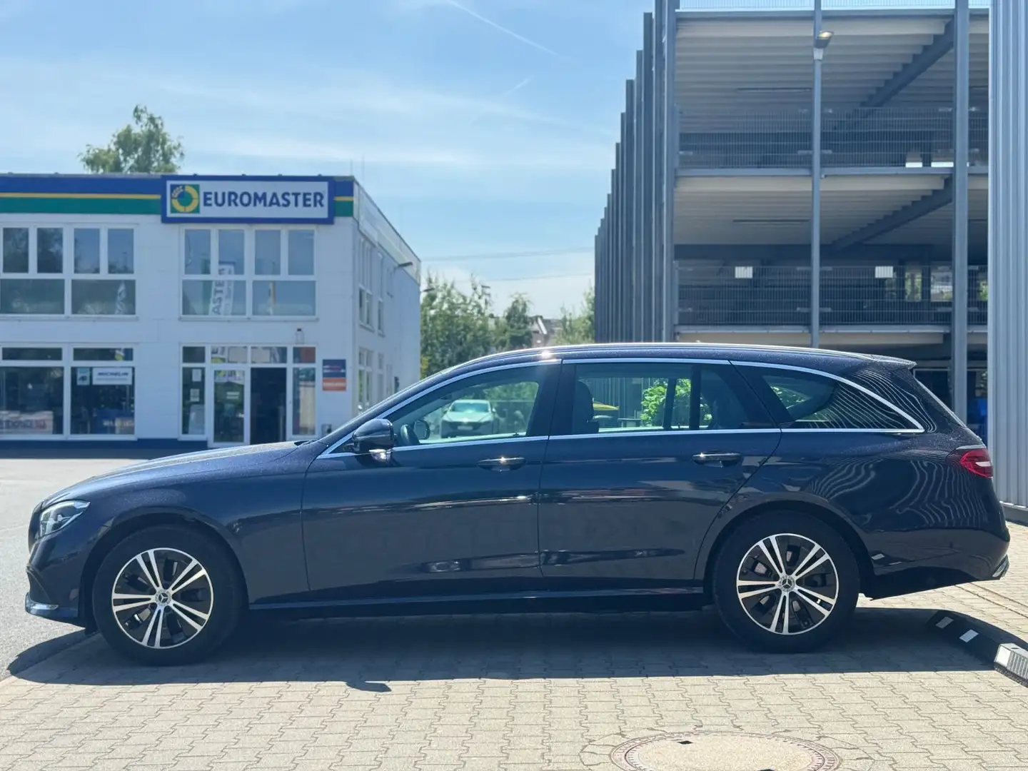 Mercedes-Benz E 300 d T 4Matic Distronic Widescreen Burmester Blau - 1