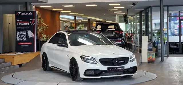 Mercedes-Benz C 63 AMG Aut. *Pano*Burmester*Kamera*20Zoll* Ansicht 3