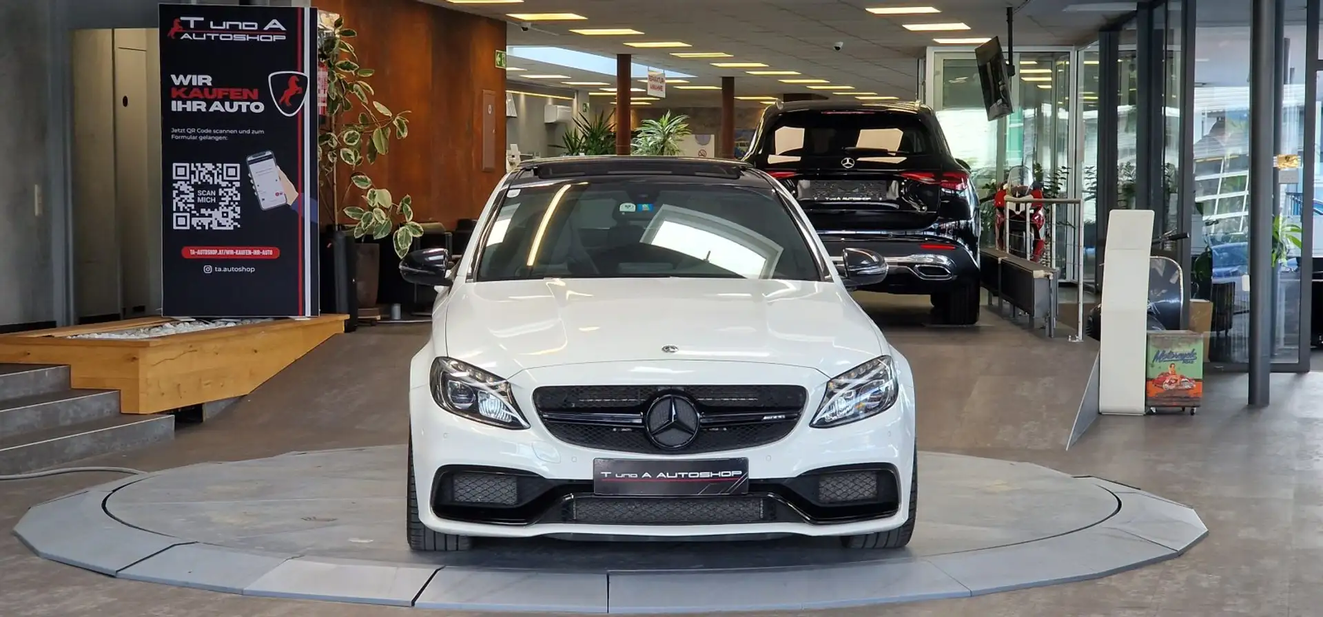 Mercedes-Benz C 63 AMG Aut. *Pano*Burmester*Kamera*20Zoll* Weiß - 2