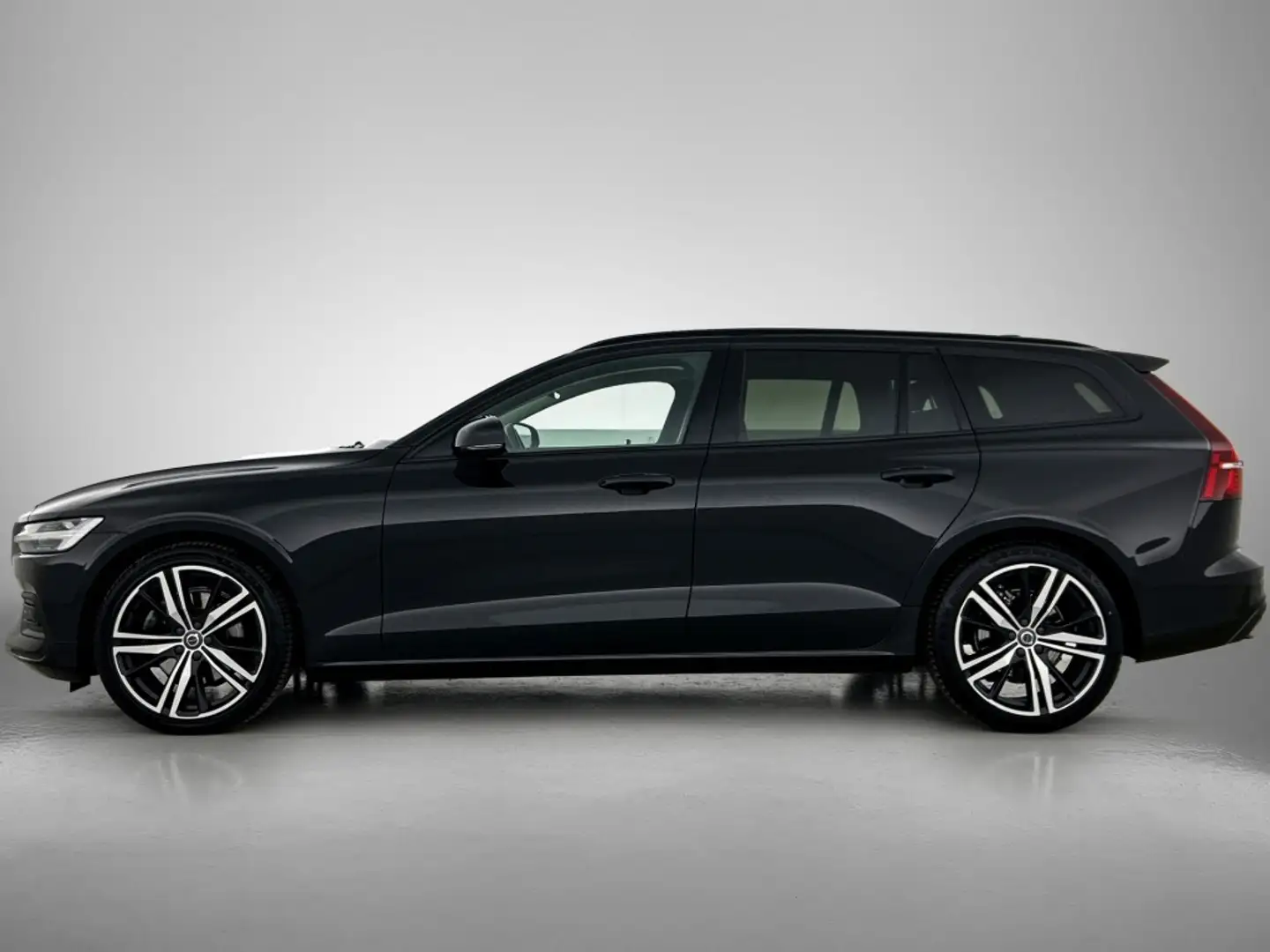 Volvo V60 2.0 B3 Momentum Advantage | Leder | Adaptive Cruis Schwarz - 2
