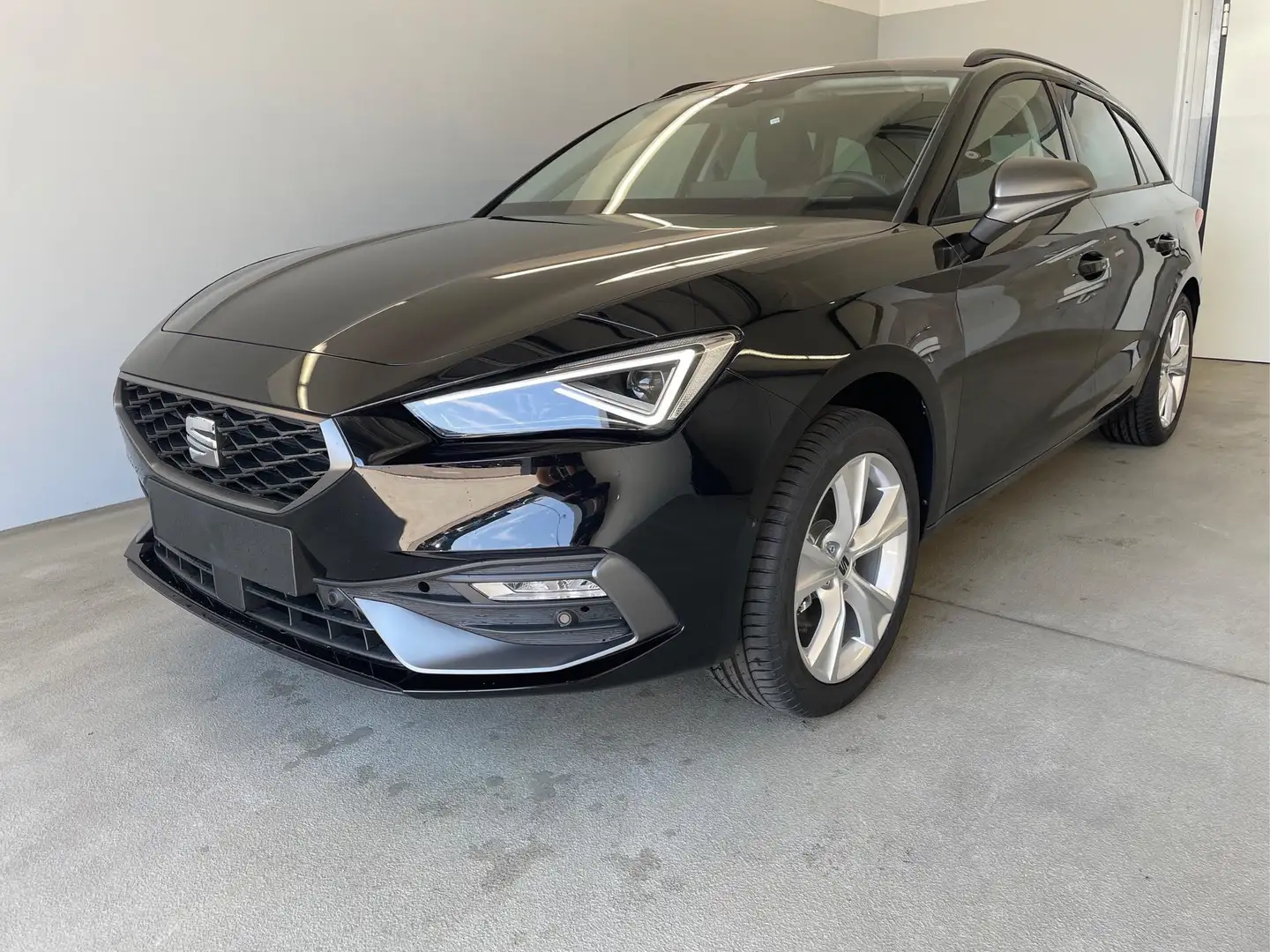 SEAT Leon Facelift FR 150PS Matrix+AHK+Navi 1.5 TSI 110kW... Noir - 1