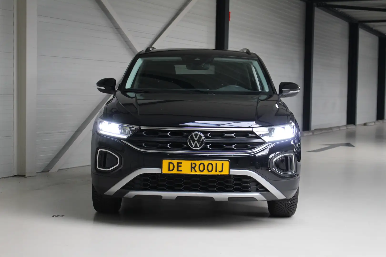 Volkswagen T-Roc 1.0 TSI Life Navi | Stoelverwarming | All Season B Schwarz - 2