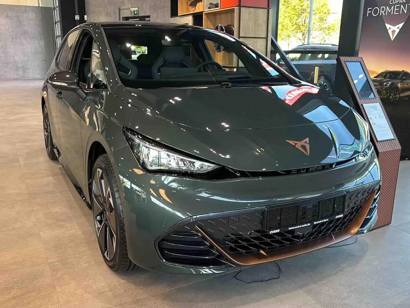 CUPRA Born VZ 326 PS 79 kWh PANO SENNHEISER CUP Verde - 2