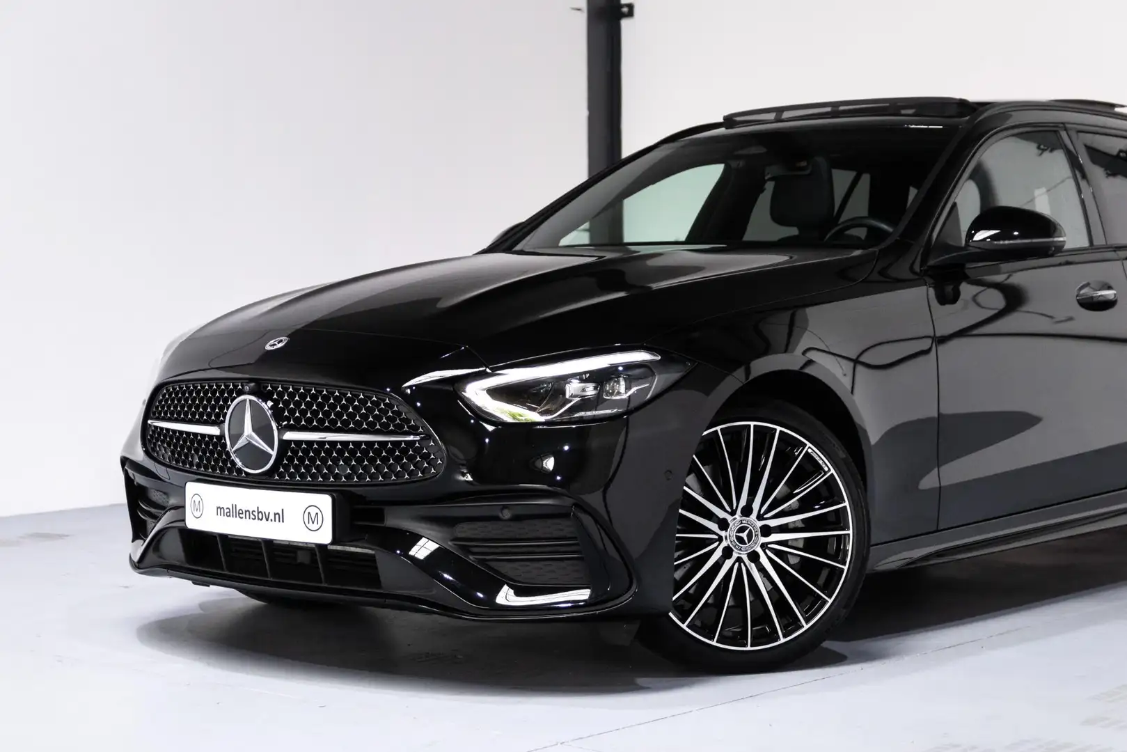 Mercedes-Benz C 300 e AMG Line PANO/BURMESTER/MEMORY/CARPLAY/360/BTW/D Zwart - 2