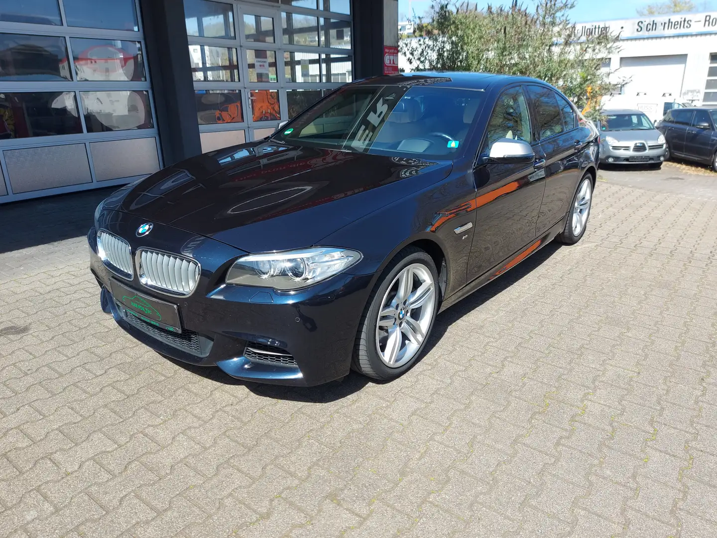 BMW M550 M550*d*xDrive*Leder Beige*Bi-Xenon*Navi*el.GSHD* Negru - 1