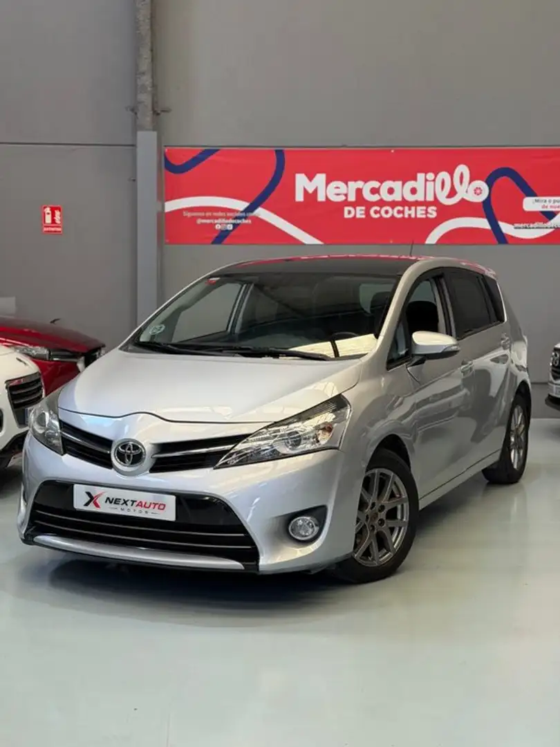 Toyota Verso 120D Advance 7pl. Gris - 2