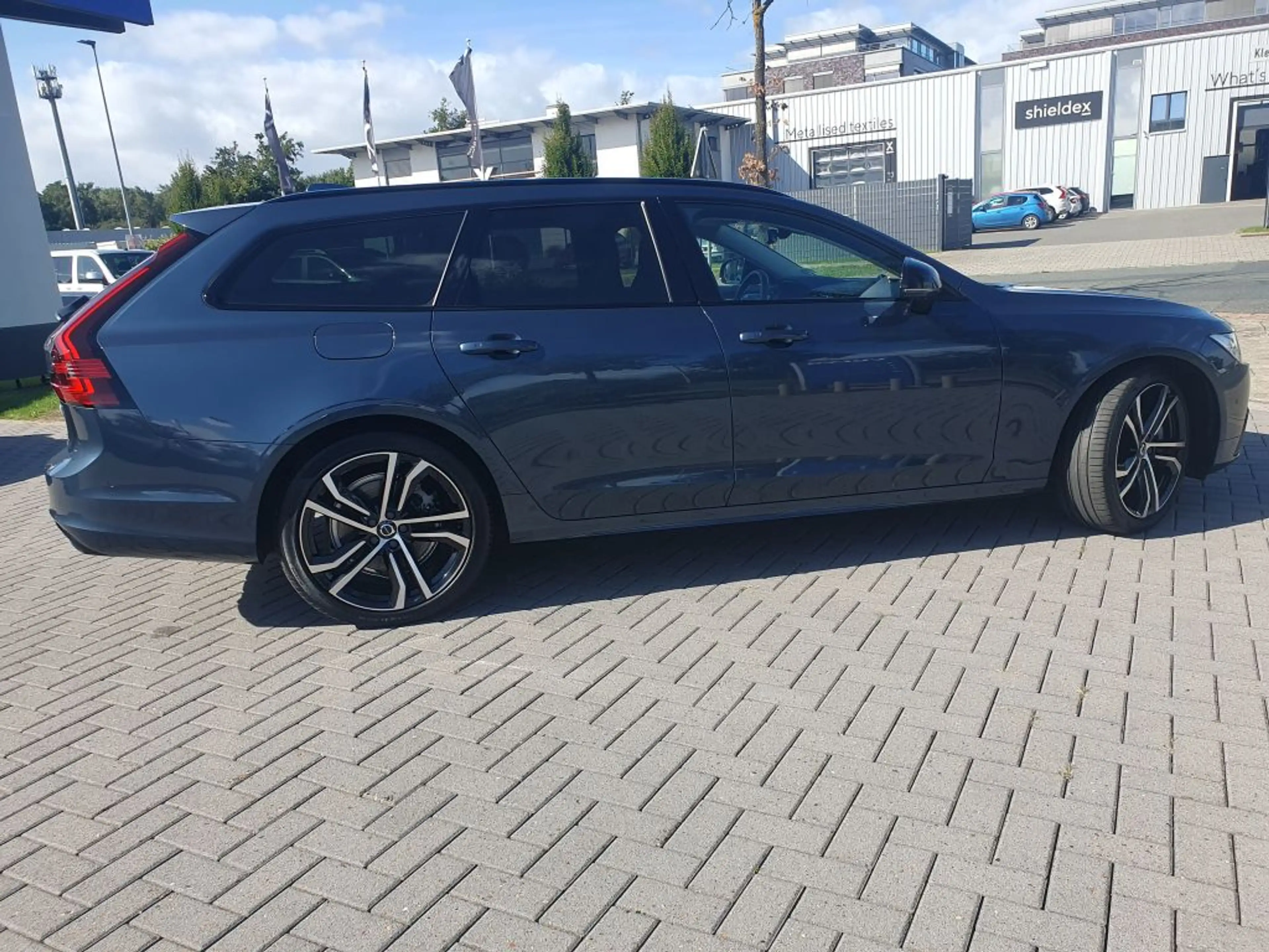 Volvo V90 T8 Recharge AWD Ultimate Dark — photo 10