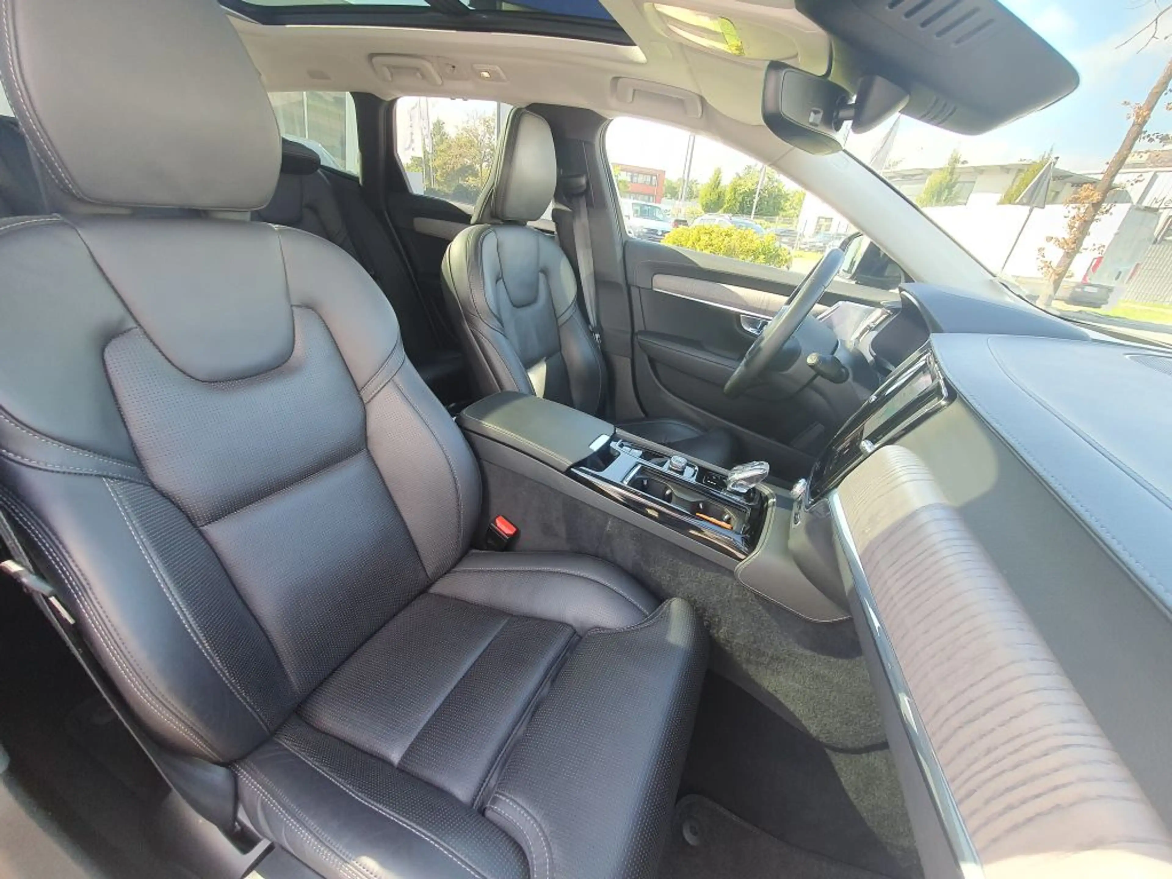 Volvo V90 T8 Recharge AWD Ultimate Dark — photo 11