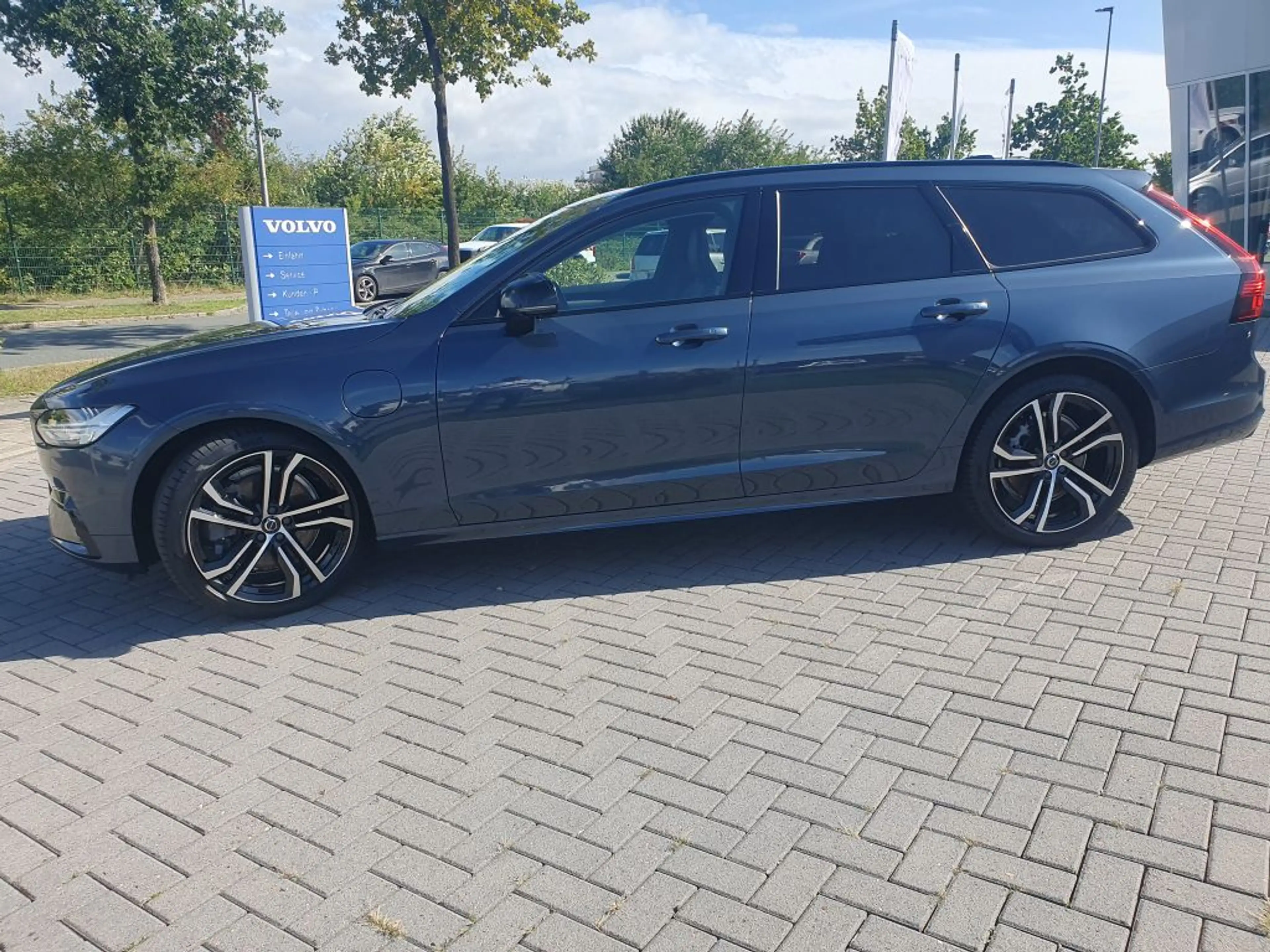 Volvo V90 T8 Recharge AWD Ultimate Dark — photo 6