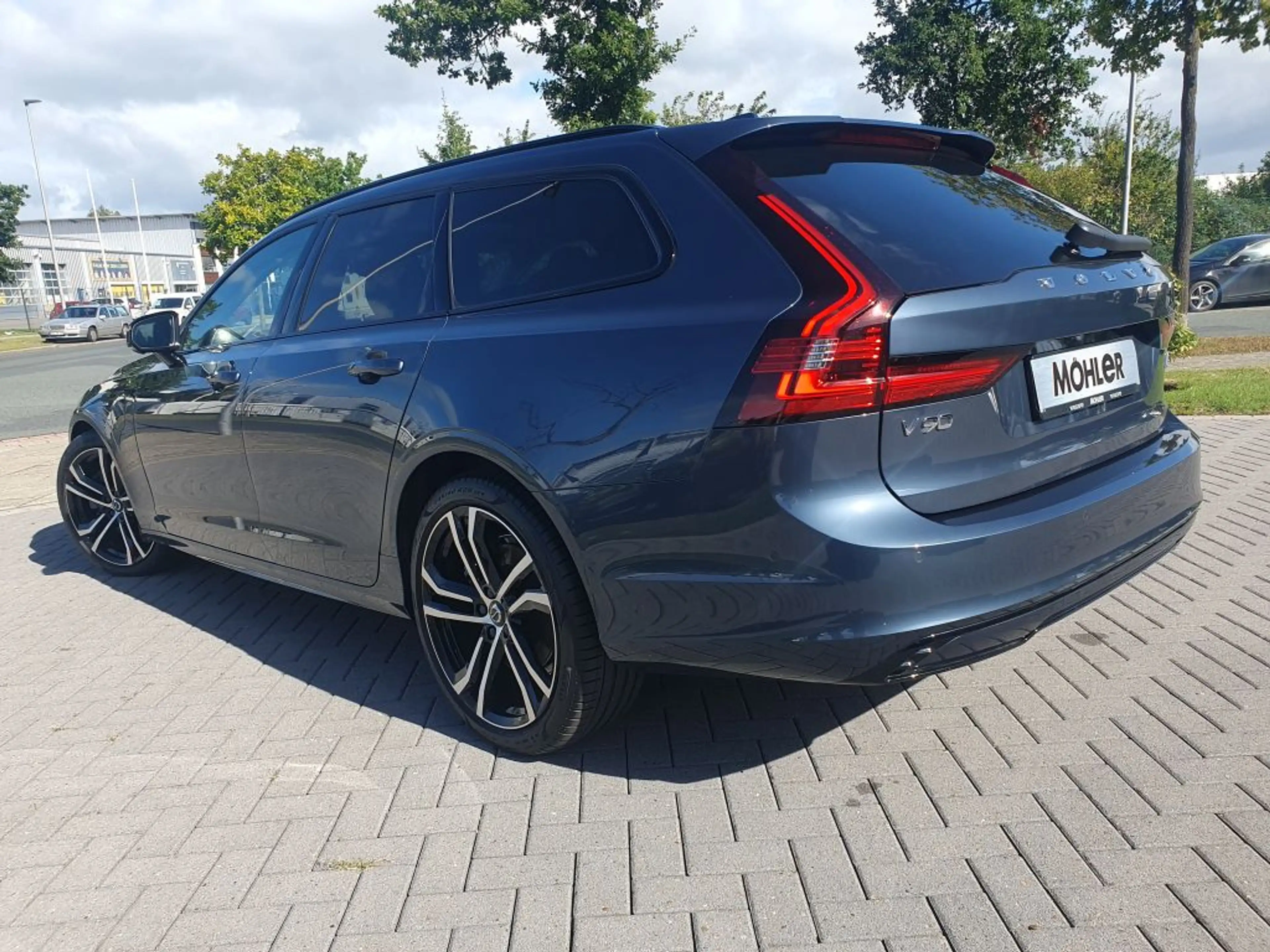 Volvo V90 T8 Recharge AWD Ultimate Dark — photo 7