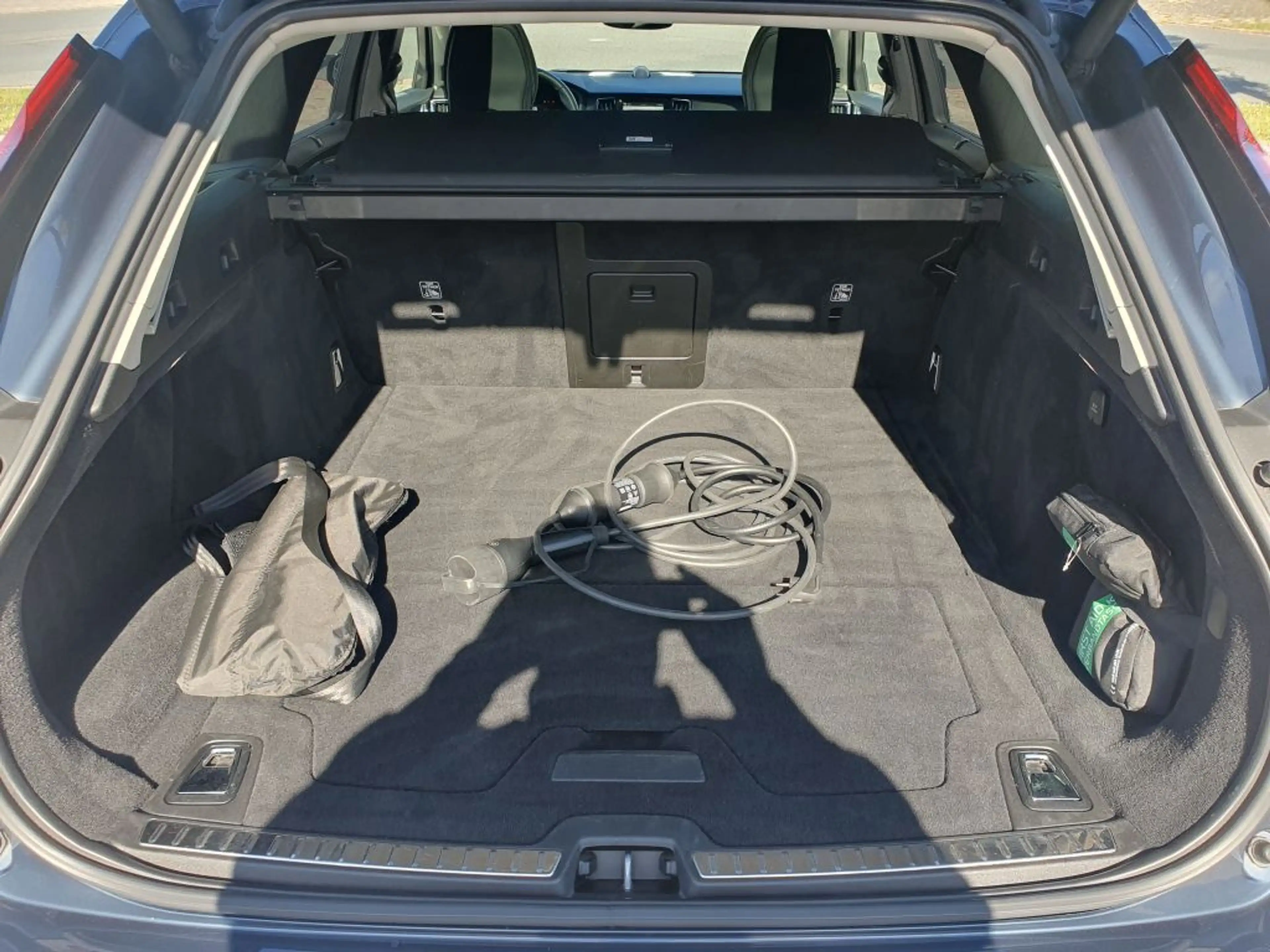 Volvo V90 T8 Recharge AWD Ultimate Dark — photo 14