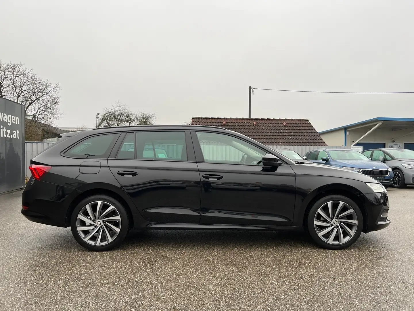 Skoda Octavia Combi 2,0 TDI DSG | NP: €44.000 Schwarz - 2