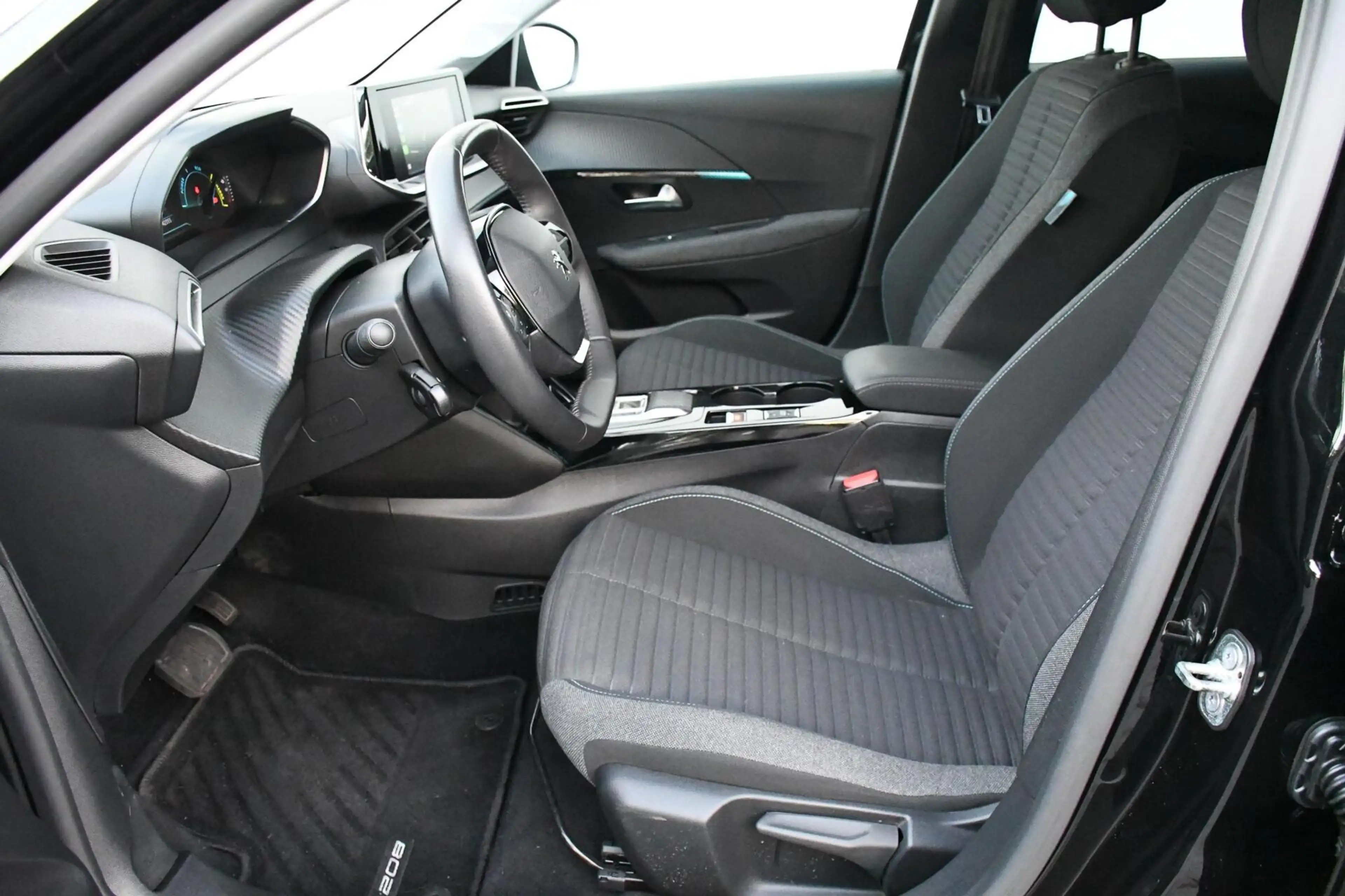 Peugeot e-208 EV Active Pack 50 kWh SOH 99% CarPlay — photo 6
