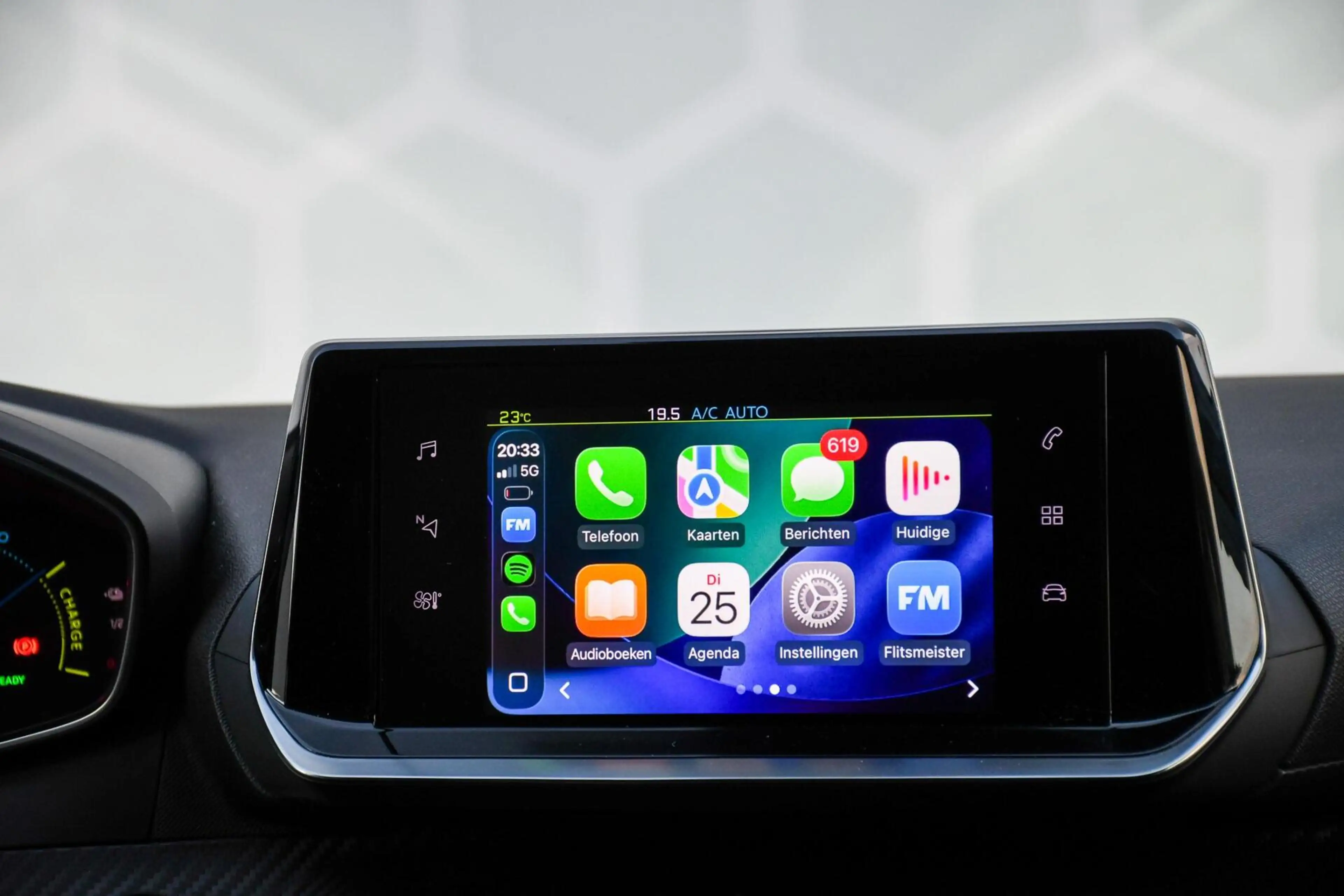Peugeot e-208 EV Active Pack 50 kWh SOH 99% CarPlay — photo 12