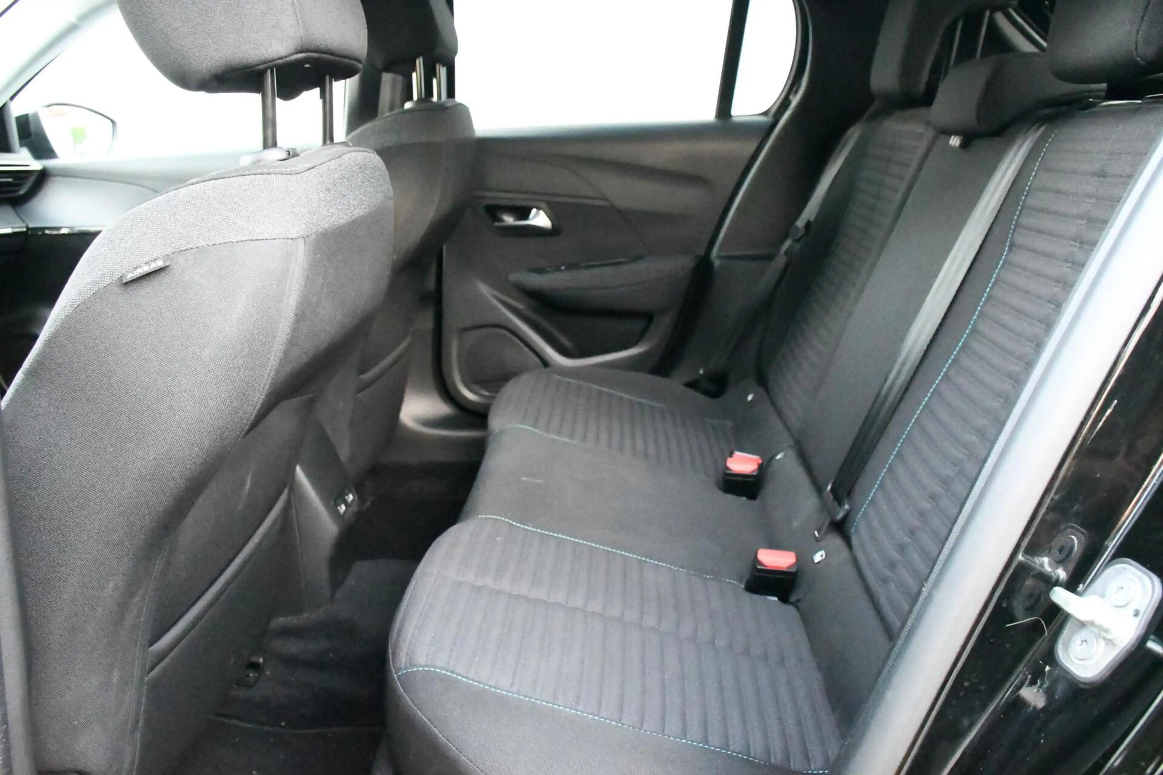 Peugeot e-208 EV Active Pack 50 kWh SOH 99% CarPlay — photo 34