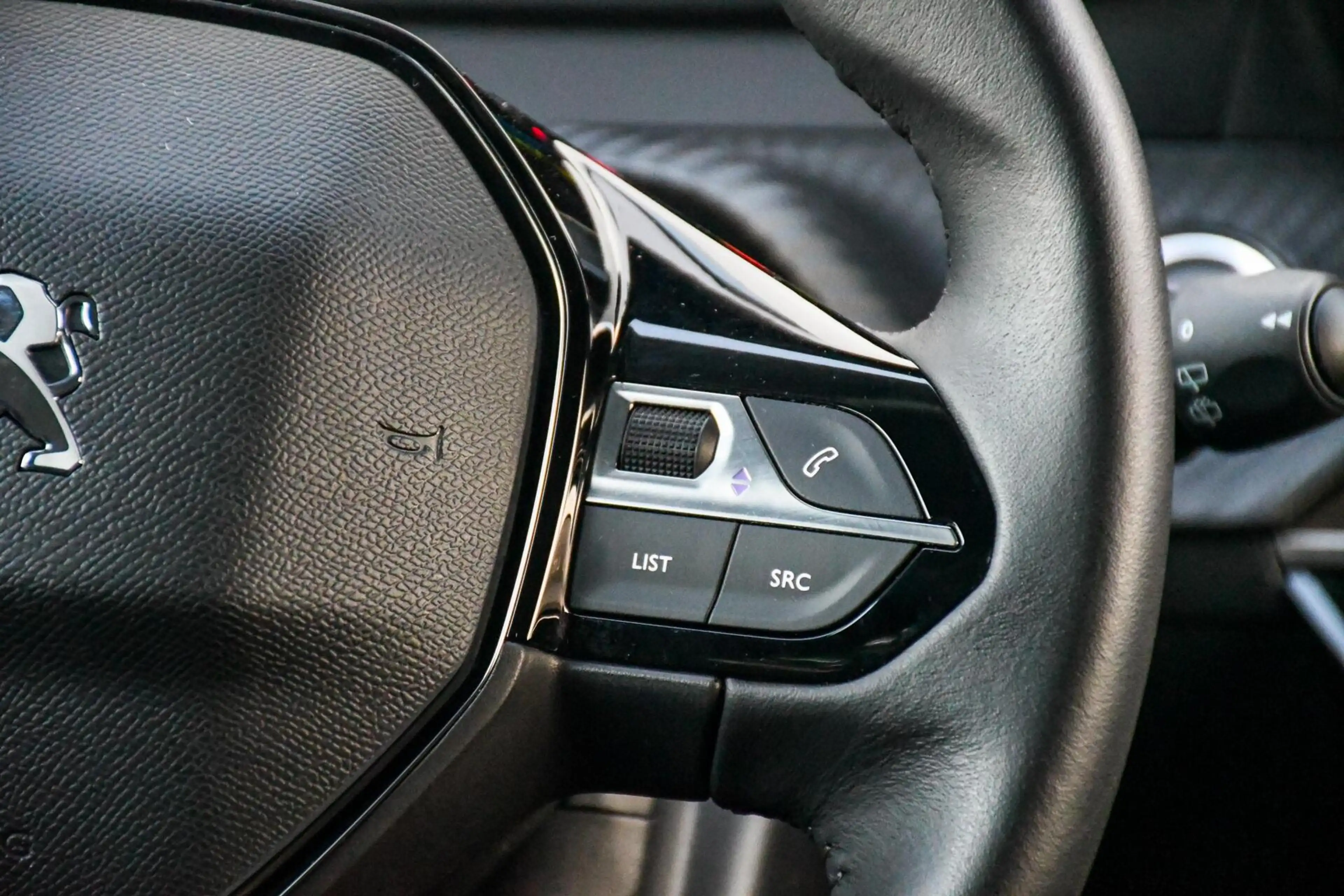 Peugeot e-208 EV Active Pack 50 kWh SOH 99% CarPlay — photo 10