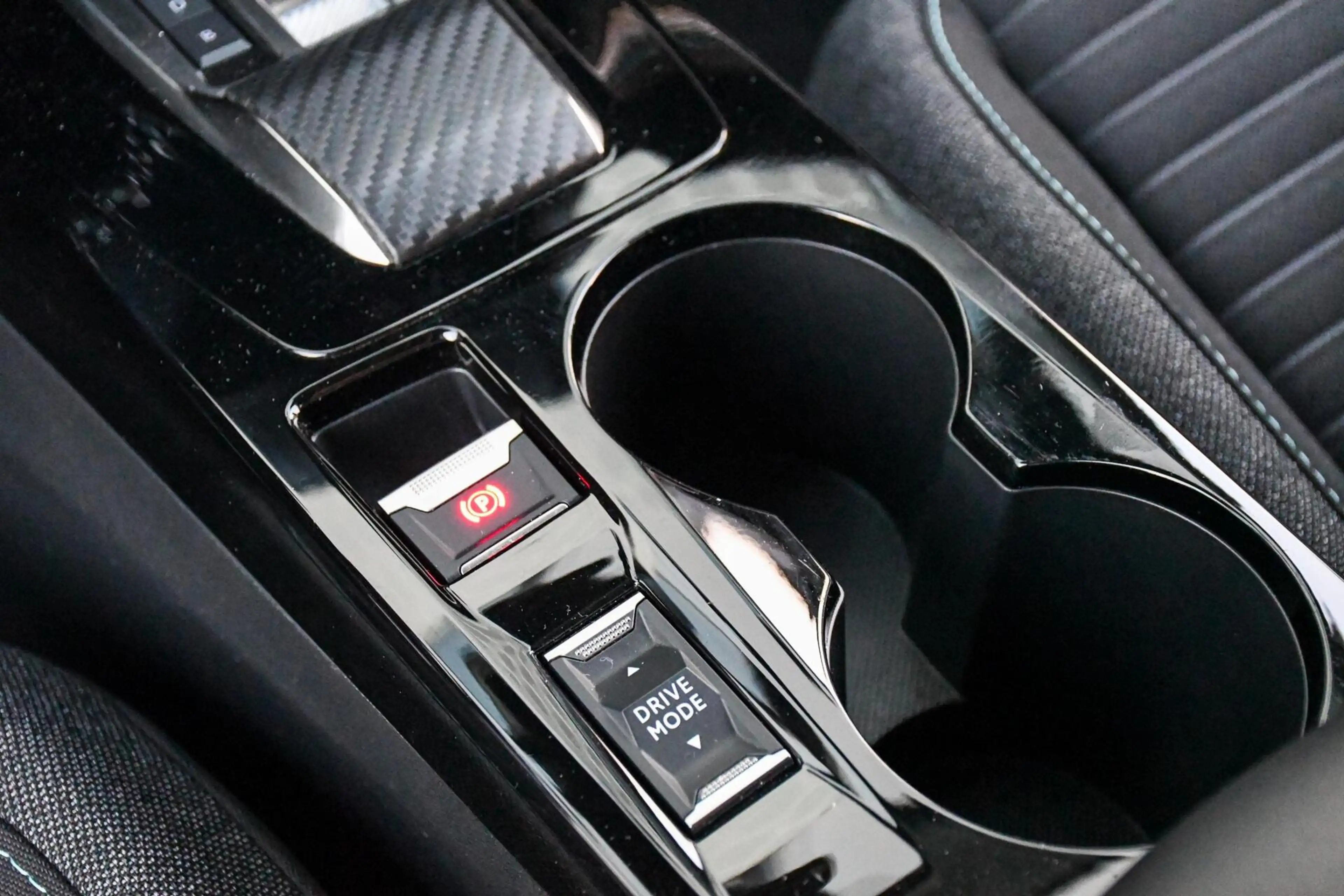 Peugeot e-208 EV Active Pack 50 kWh SOH 99% CarPlay — photo 26